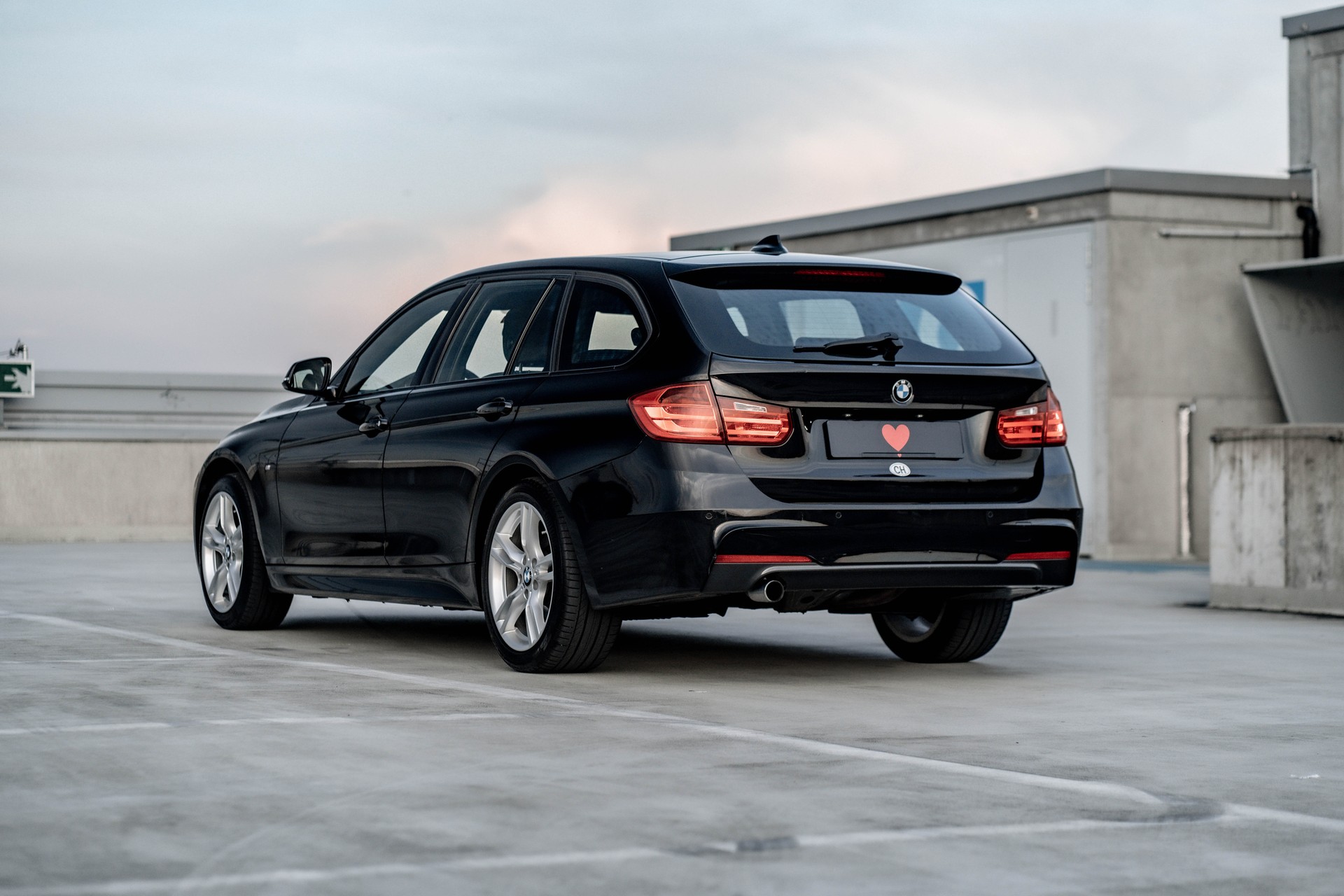 BMW 320d xDrive Touring M-Paket * traumhafte Ausstattung * Harman Kardon * technisch einwandfrei *-image-3
