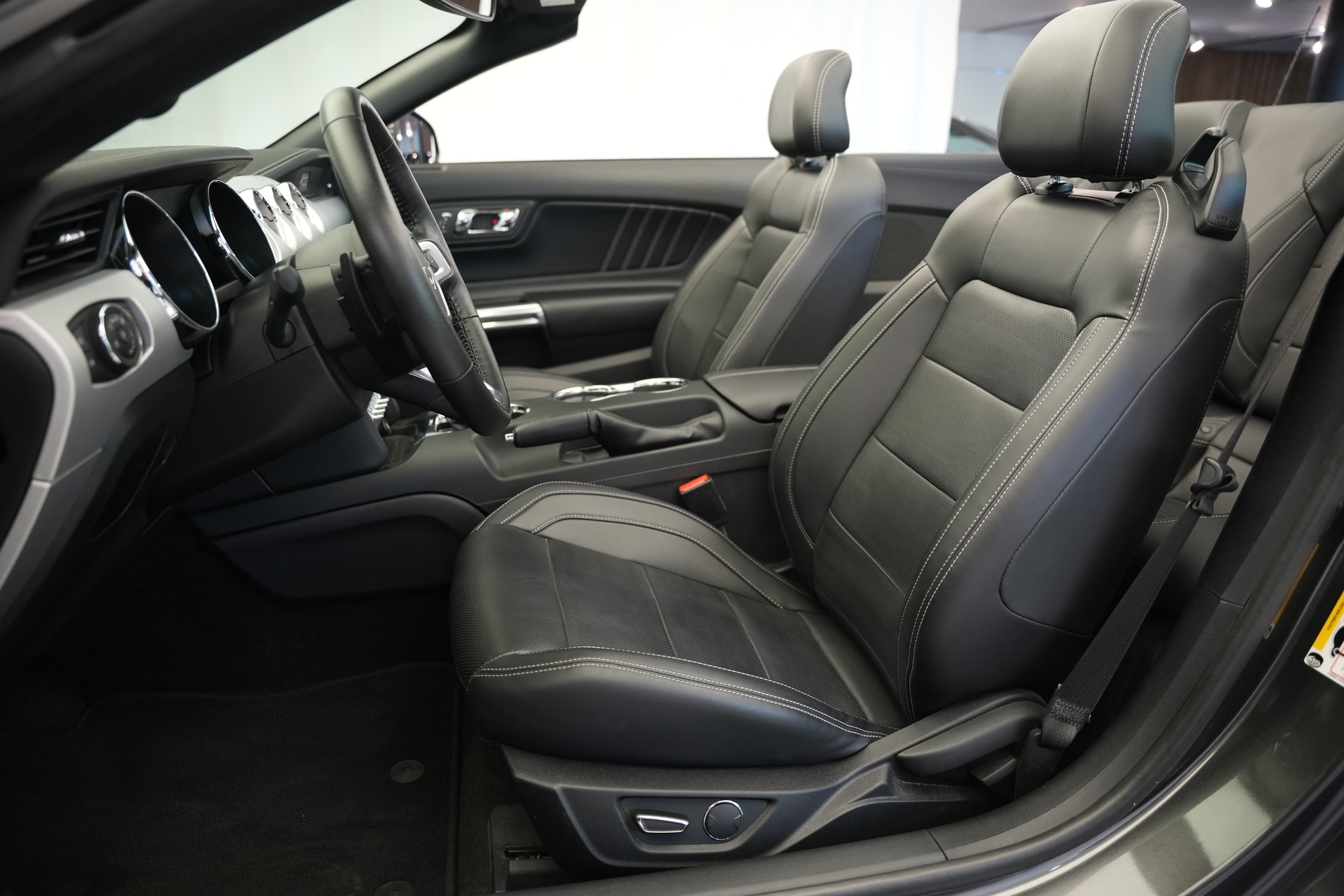 FORD Mustang Convertible 5.0 V8 GT Automat-image-16