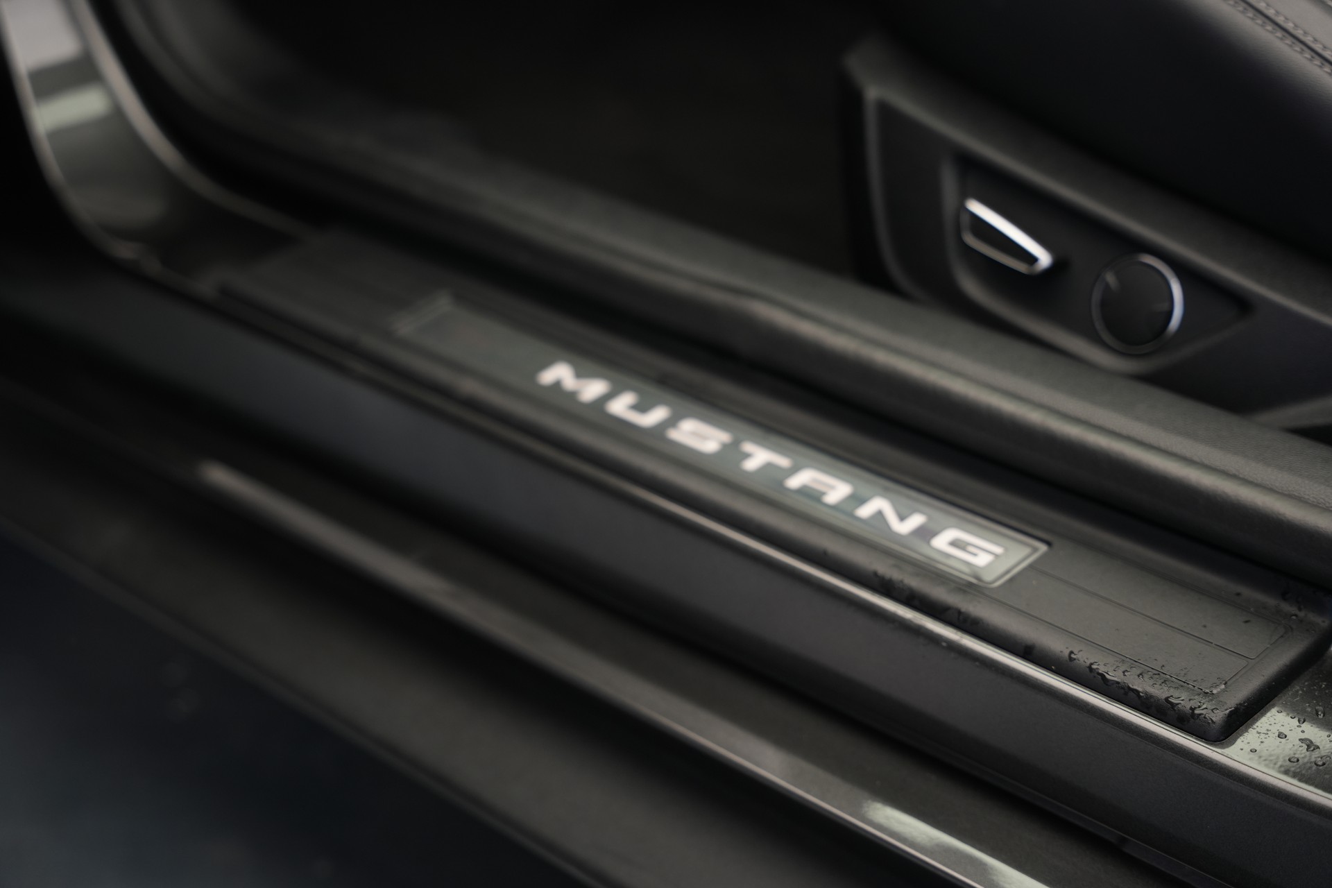 FORD Mustang Convertible 5.0 V8 GT Automat-image-19