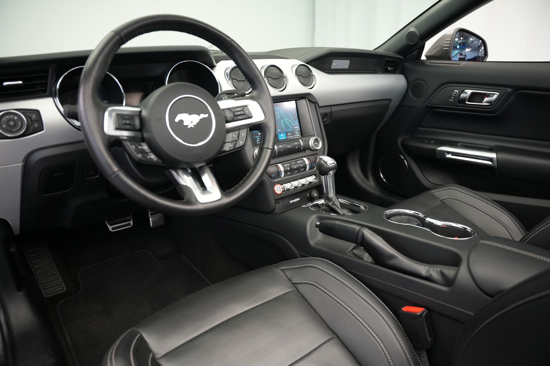 FORD Mustang Convertible 5.0 V8 GT Automat-image-13
