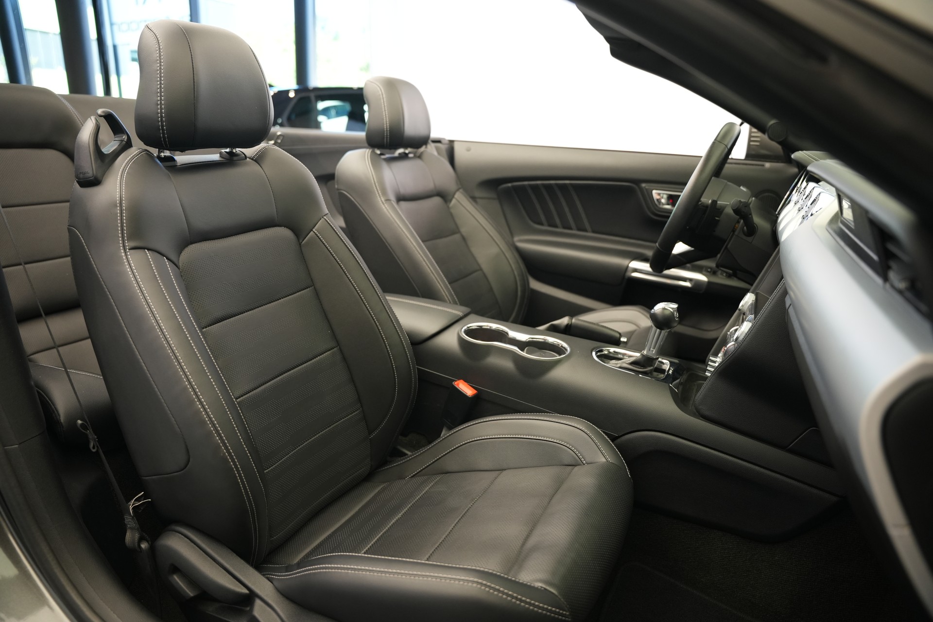 FORD Mustang Convertible 5.0 V8 GT Automat-image-18