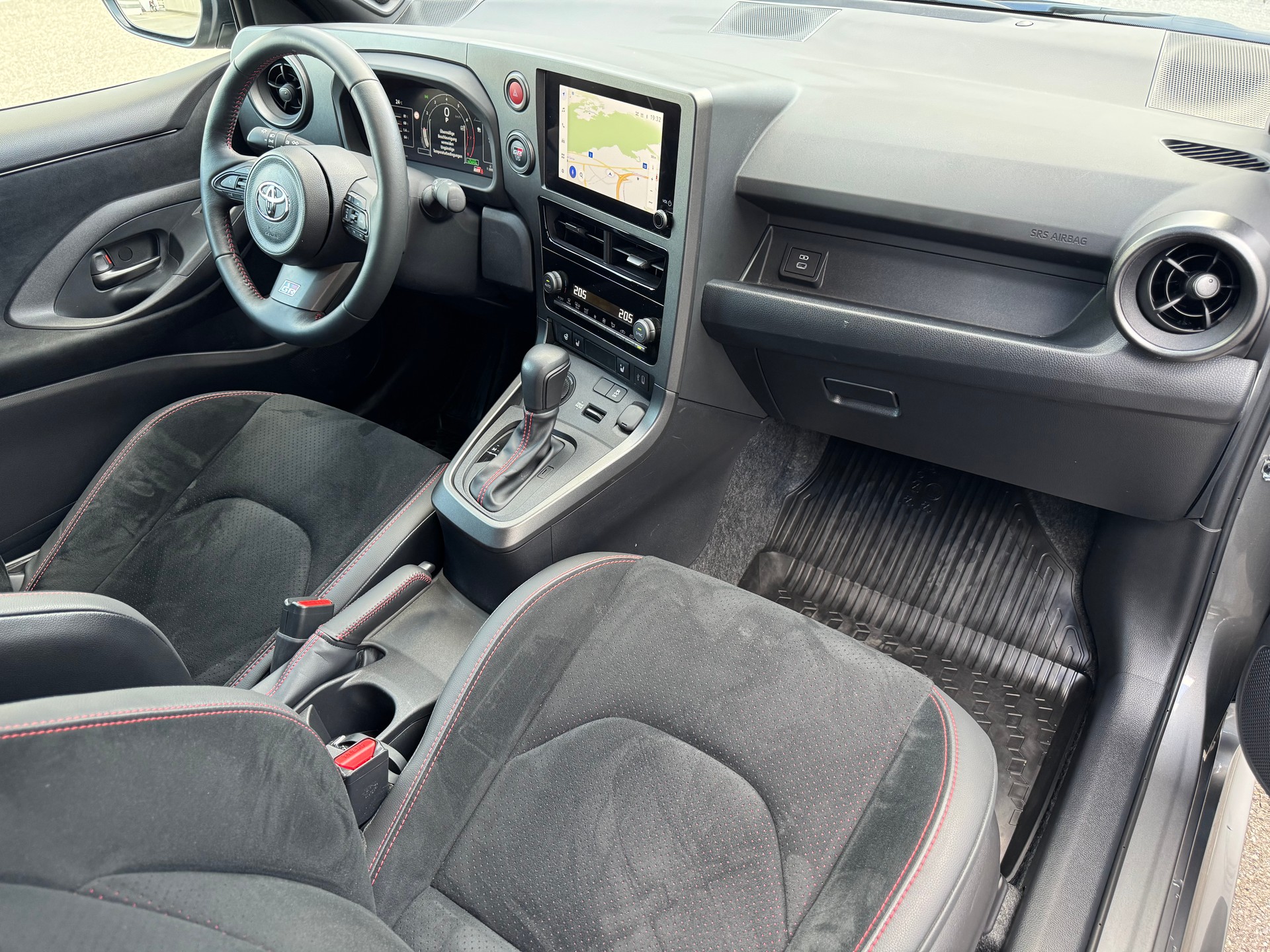 TOYOTA Yaris 1.6 GR Sport A-image-11