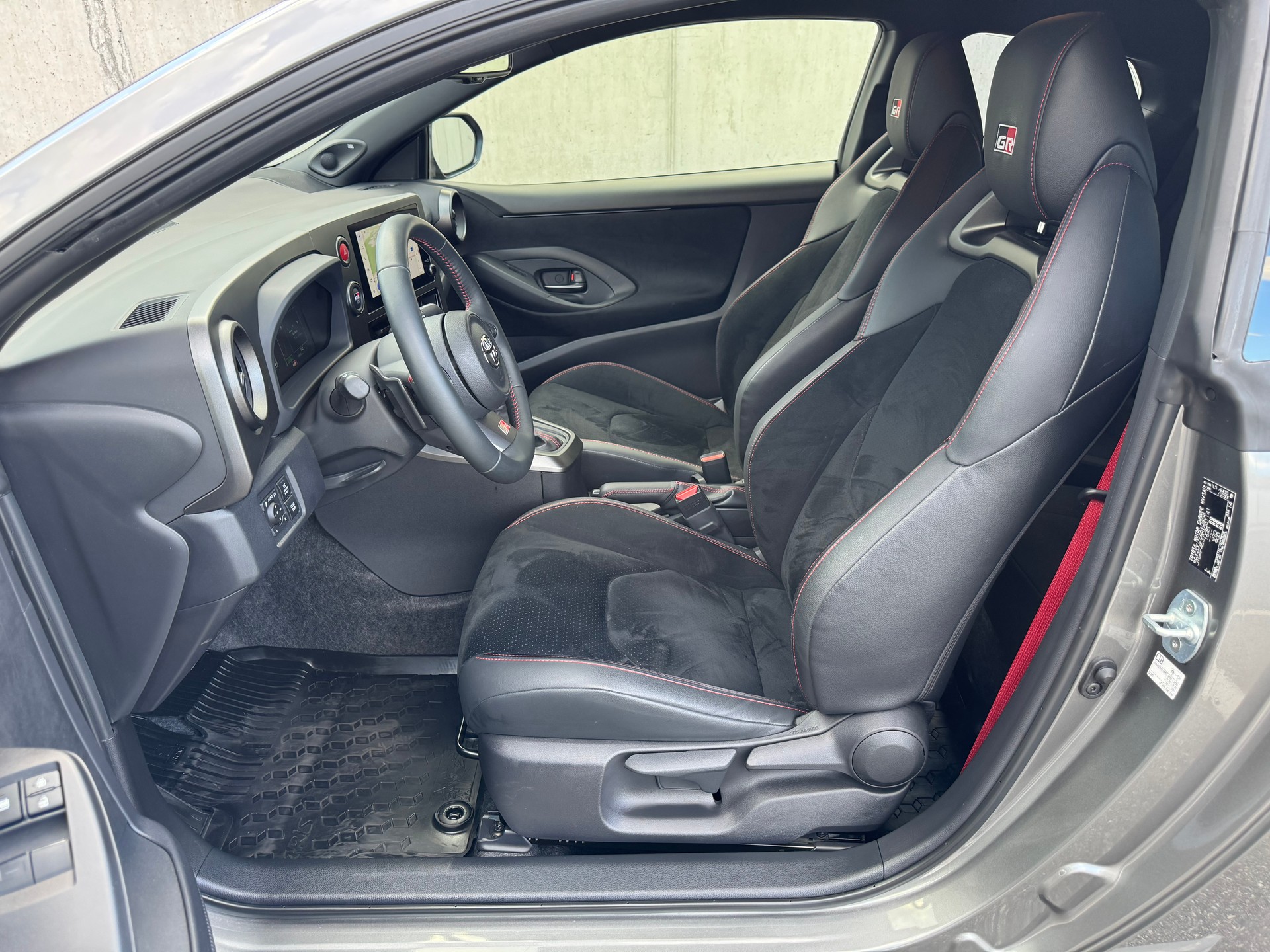 TOYOTA Yaris 1.6 GR Sport A-image-8