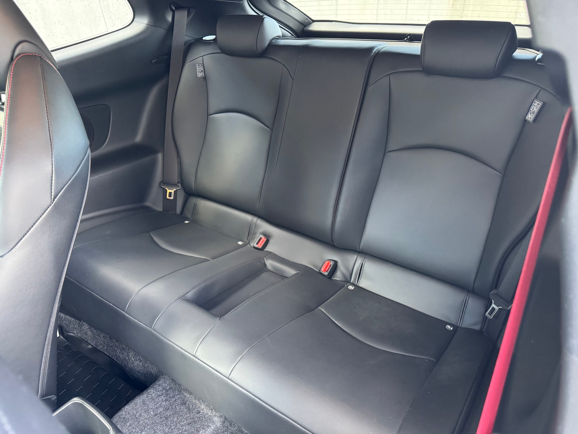 TOYOTA Yaris 1.6 GR Sport A-image-13