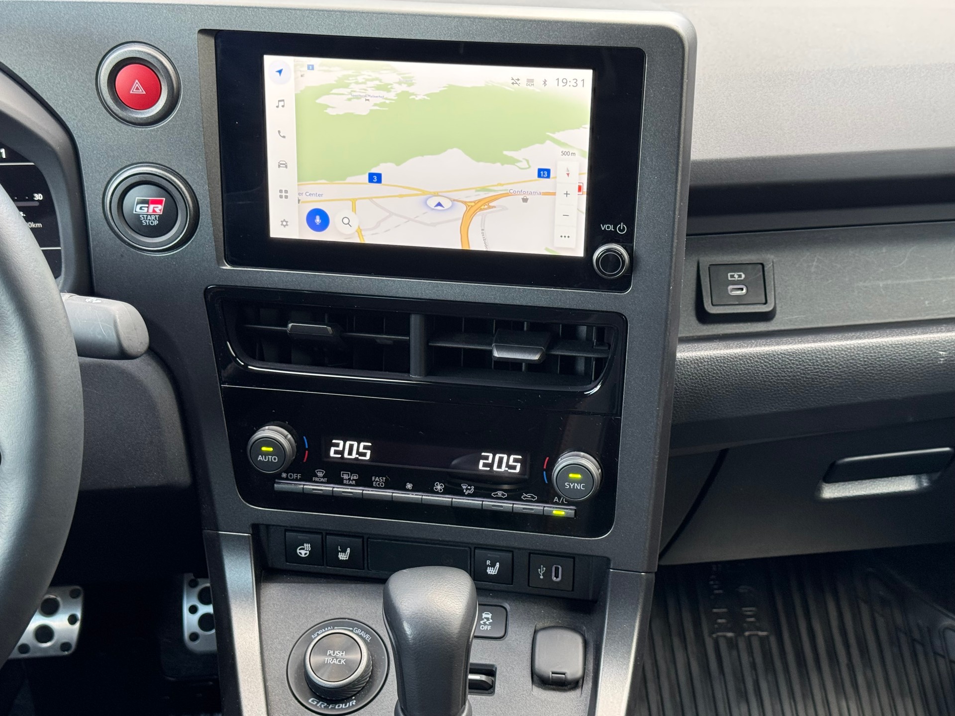 TOYOTA Yaris 1.6 GR Sport A-image-14
