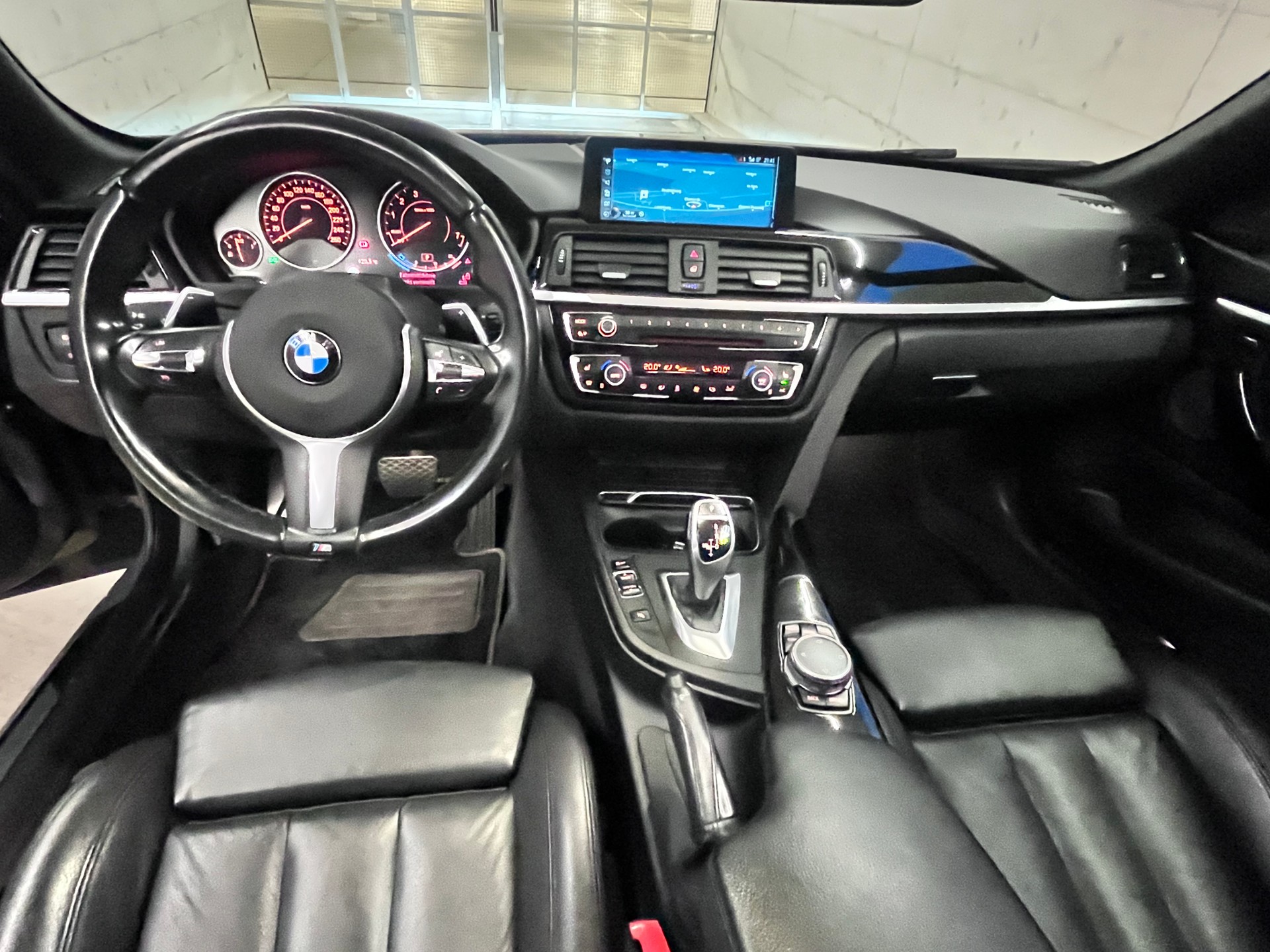 BMW 440i Cabriolet xDrive M Sport Steptronic-image-5