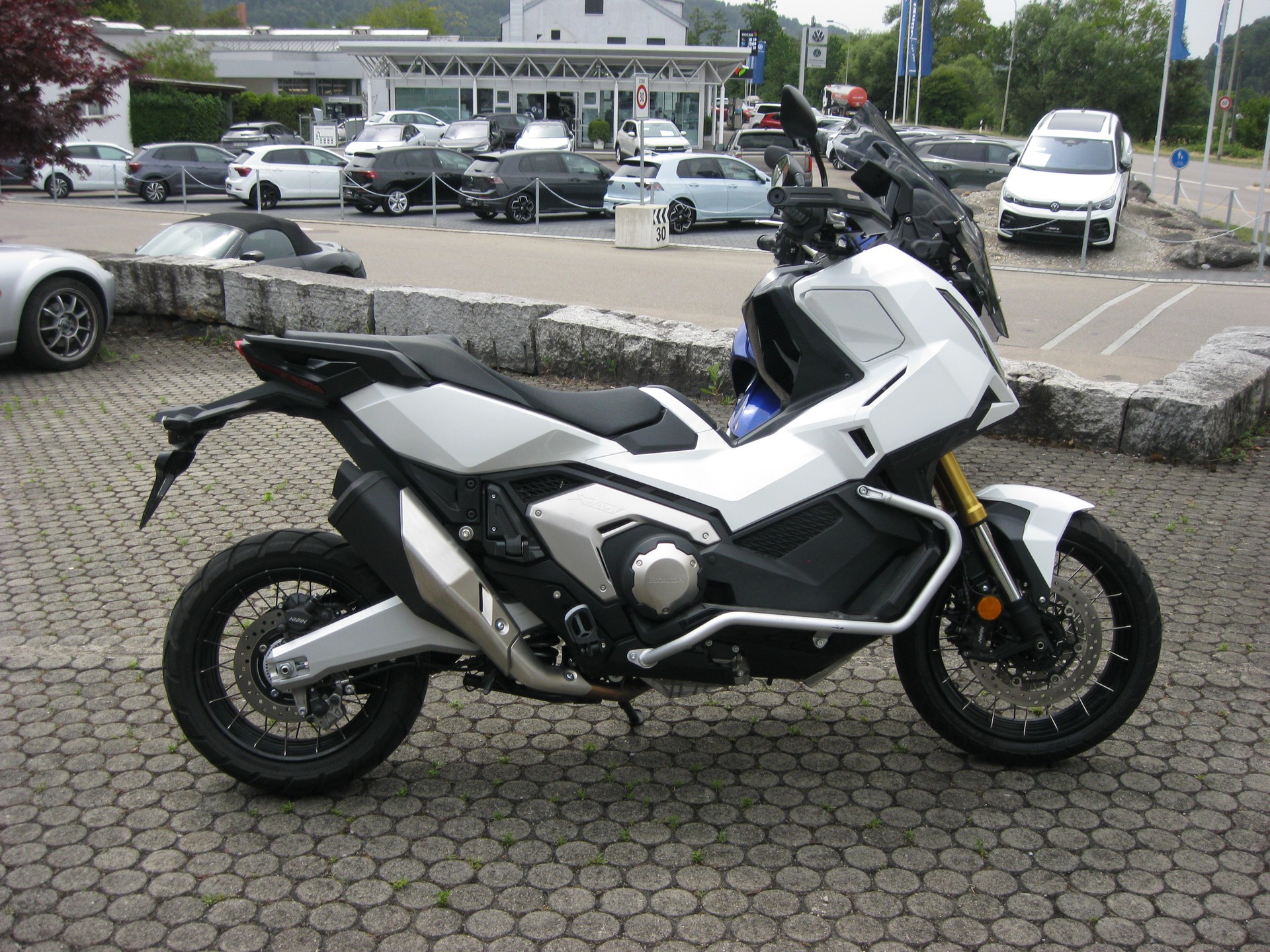 HONDA X-ADV 750-image-1