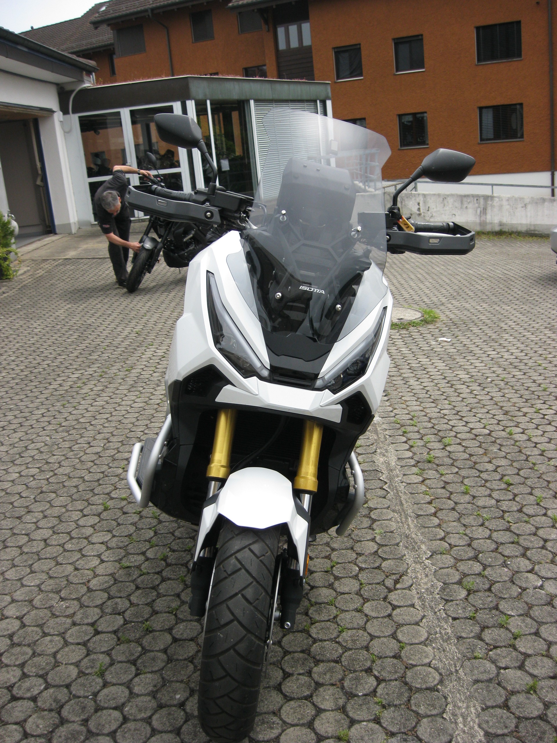 HONDA X-ADV 750-image-2