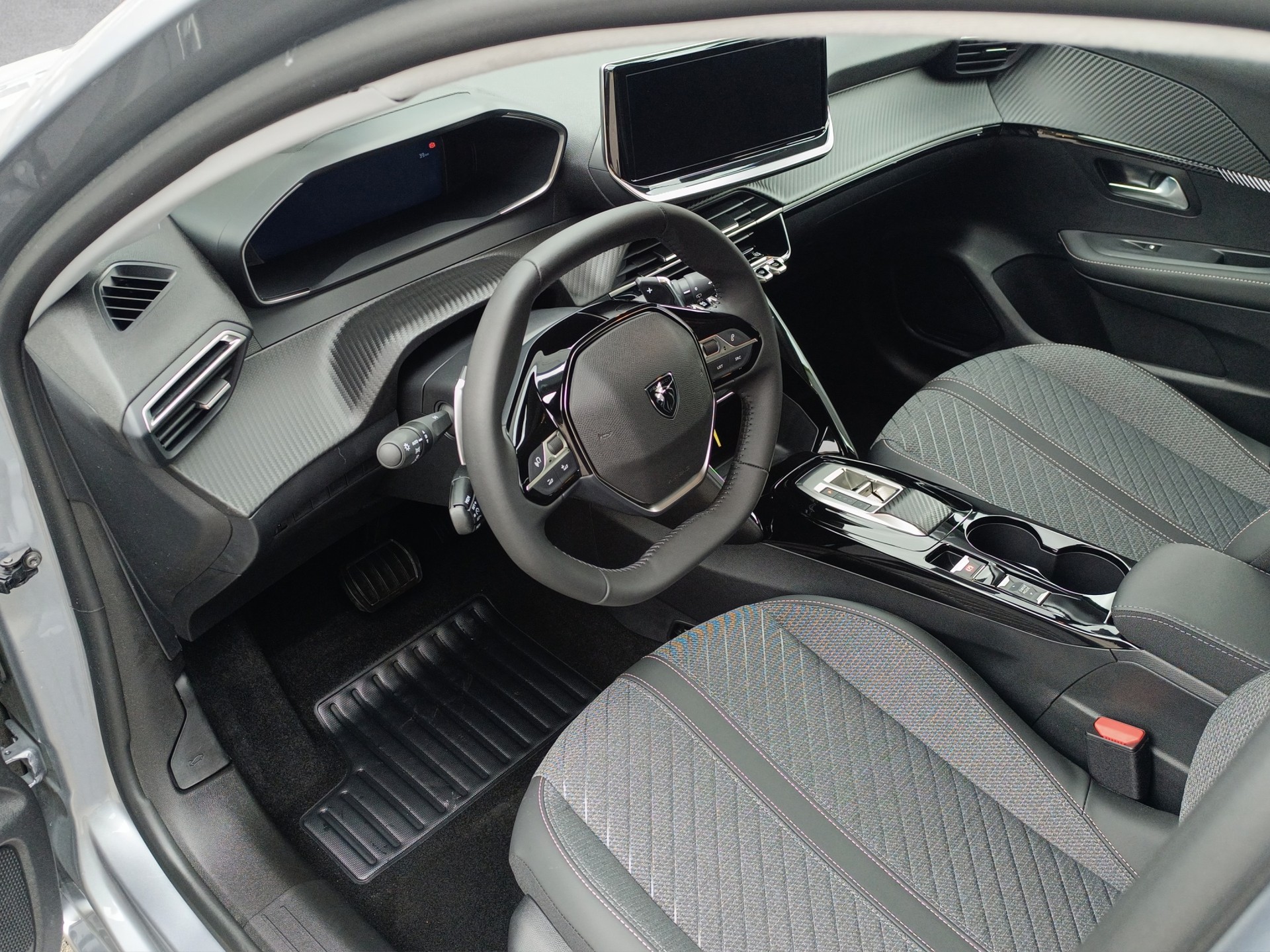 PEUGEOT 208 1.2 MHEV Allure-image-9