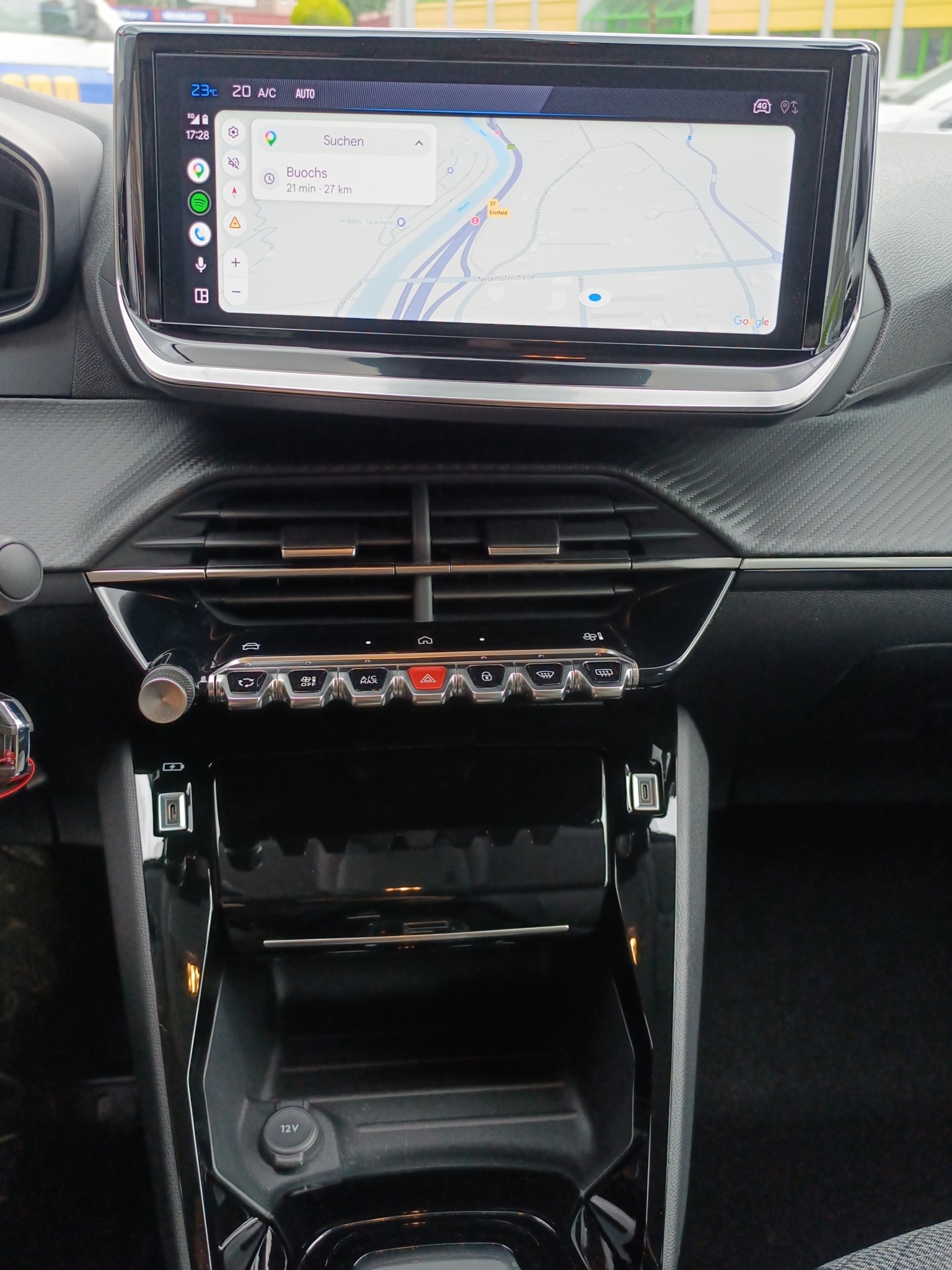 PEUGEOT 208 1.2 MHEV Allure-image-16