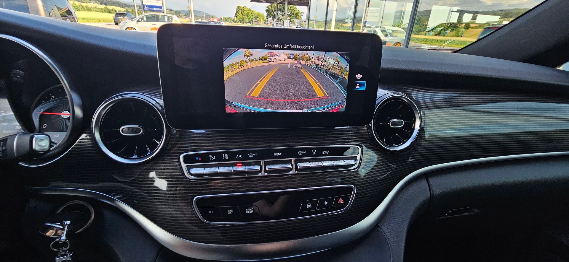 MERCEDES-BENZ V 300 d Avantgarde lang | 8 Sitze - Liegpaket | Distronic | 360° |-image-13