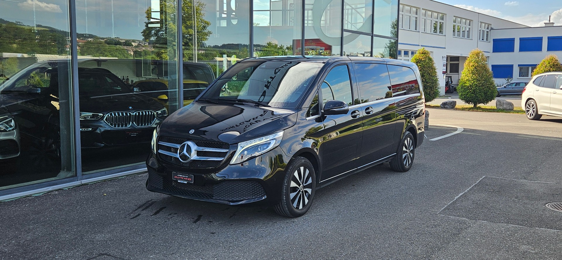MERCEDES-BENZ V 300 d Avantgarde lang | 8 Sitze - Liegpaket | Distronic | 360° |-image-1
