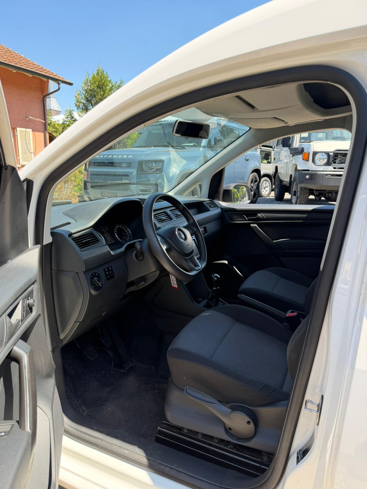 VW Caddy Maxi 2.0TDI 4Motion BlueMotion Technology-image-9