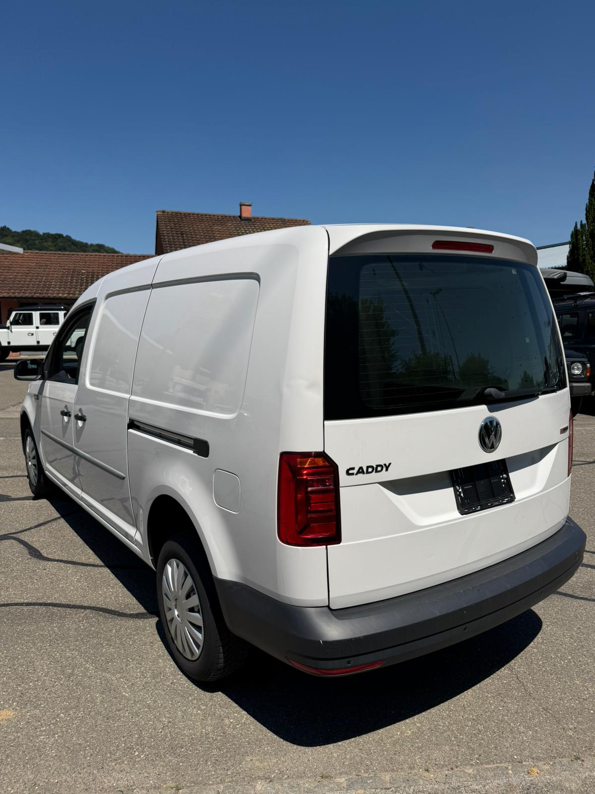 VW Caddy Maxi 2.0TDI 4Motion BlueMotion Technology-image-3