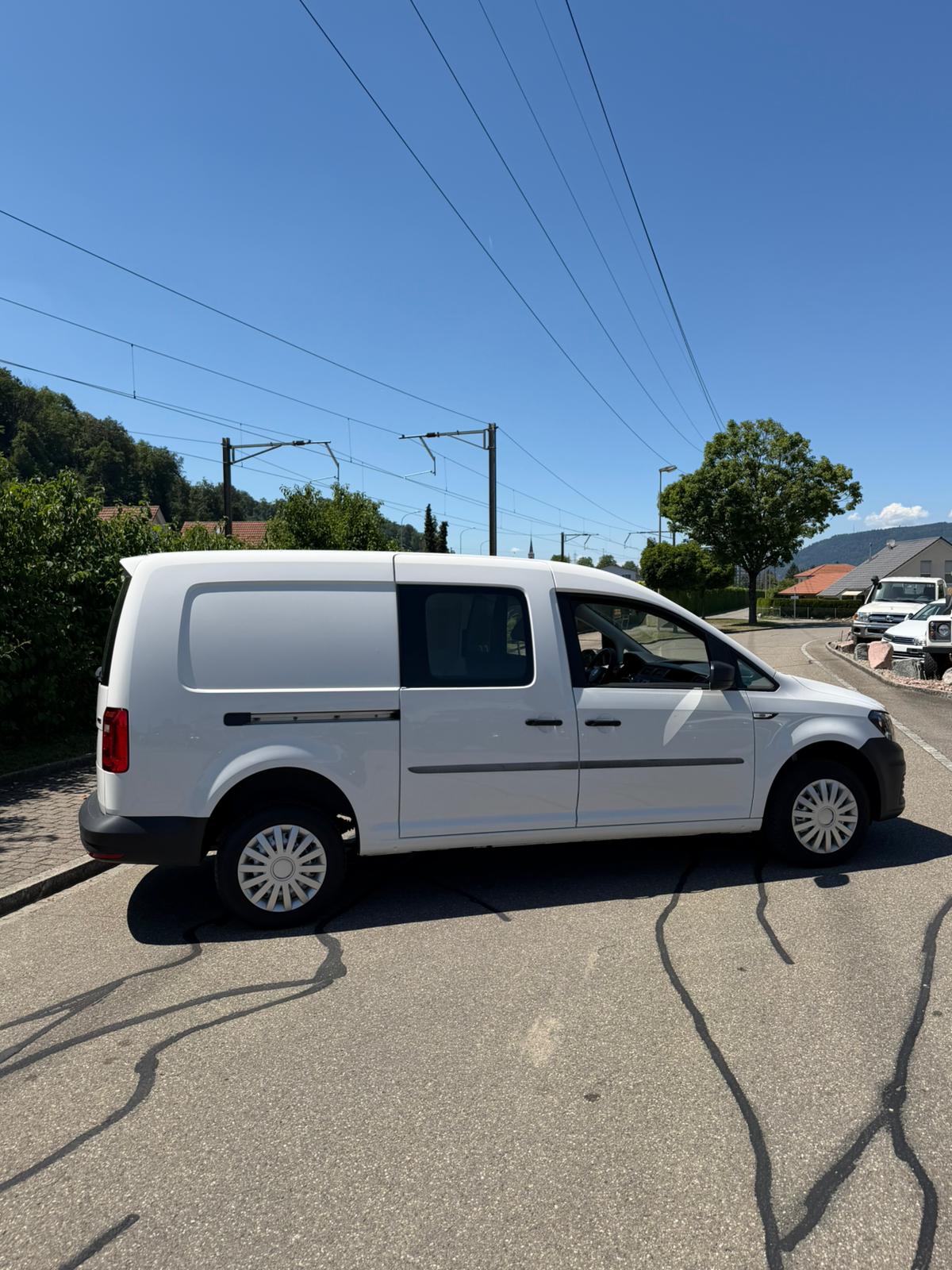 VW Caddy Maxi 2.0TDI 4Motion BlueMotion Technology-image-6