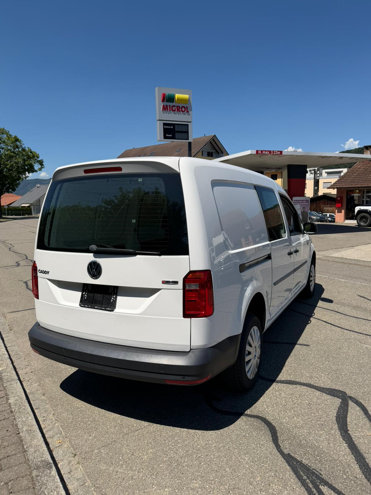 VW Caddy Maxi 2.0TDI 4Motion BlueMotion Technology-image-5