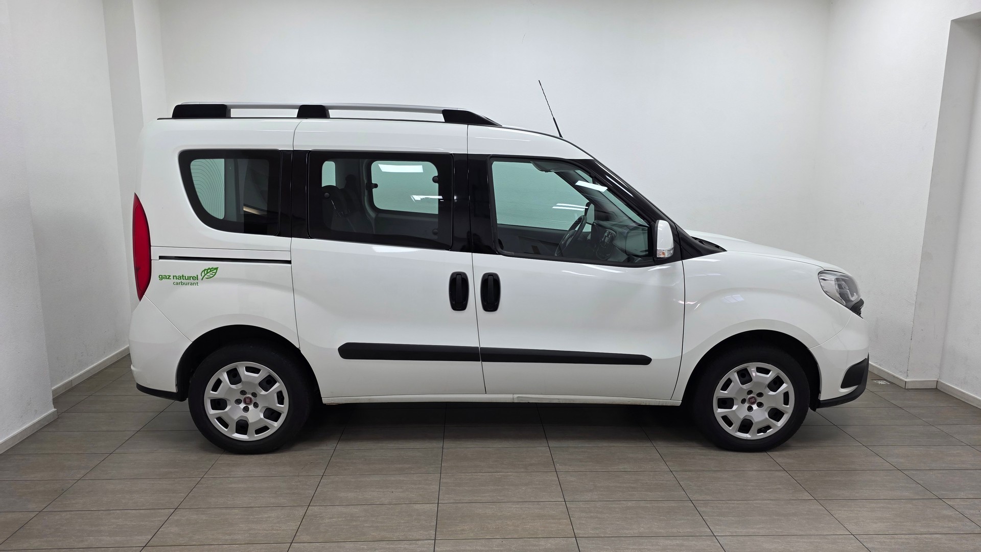 FIAT Doblò 1.4 T-Jet Natural Power Pop-image-2