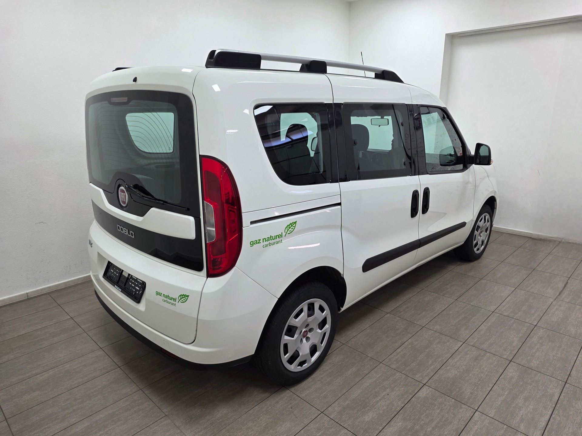 FIAT Doblò 1.4 T-Jet Natural Power Pop-image-3