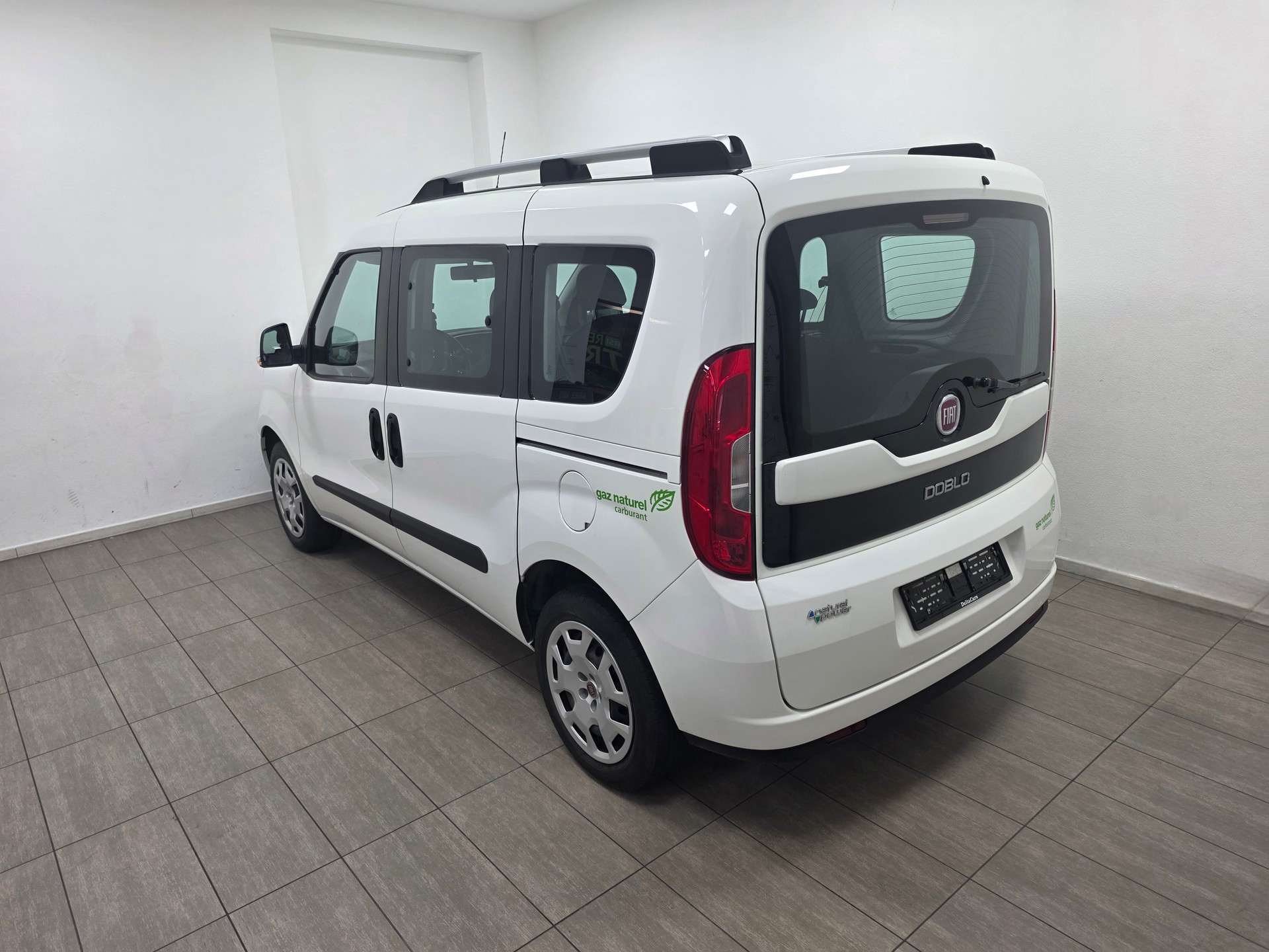 FIAT Doblò 1.4 T-Jet Natural Power Pop-image-4