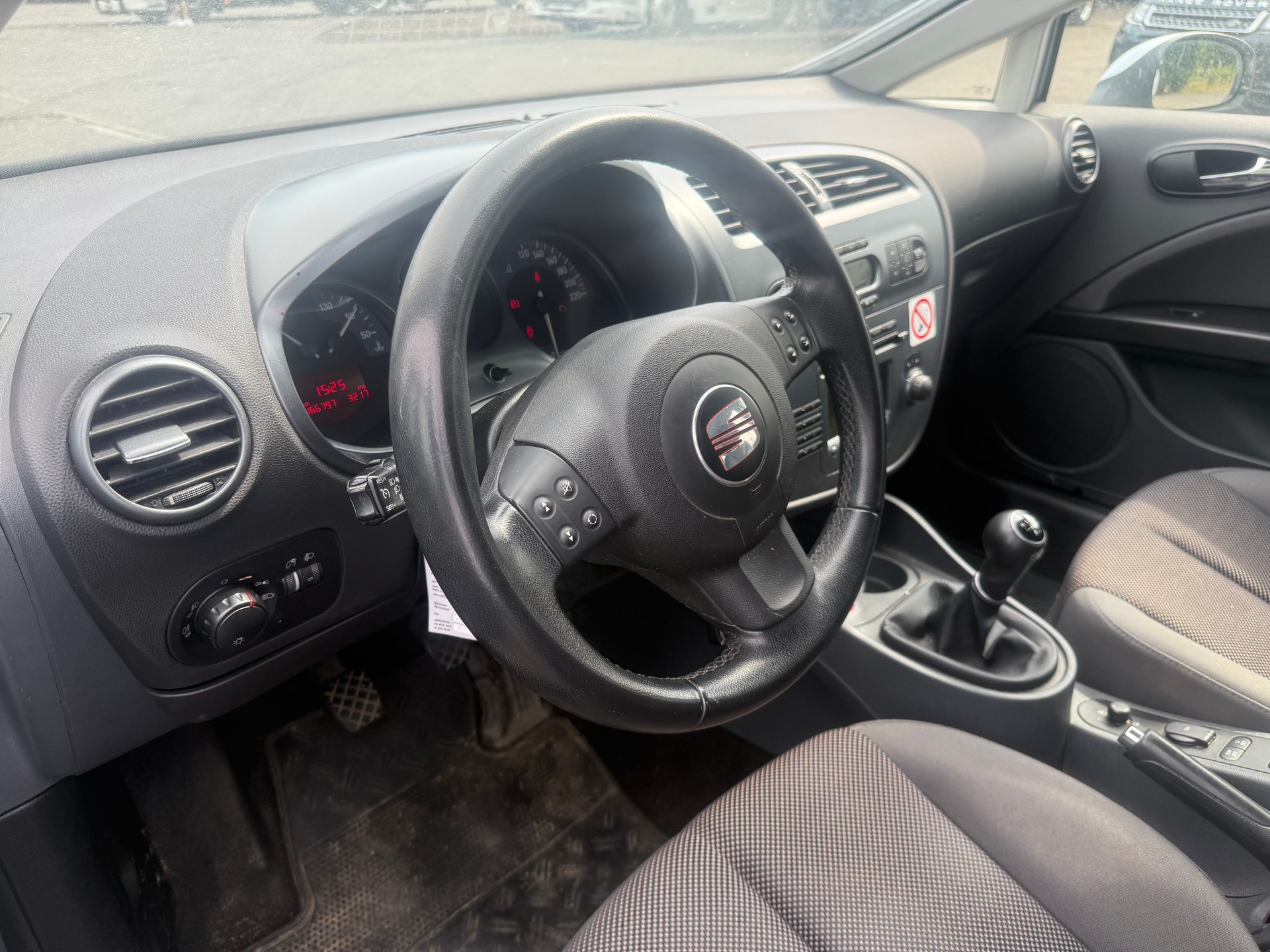 SEAT Leon 1.9 TDI Ecomotive Plus-image-9