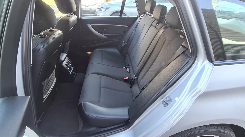 BMW 320d xDrive Touring Edition Sport Line Steptronic ** Gr.Navi ** Parkhilfe v+h ** Teilleder ** RF-Kamera ** Frisch ab MFK **-image-16