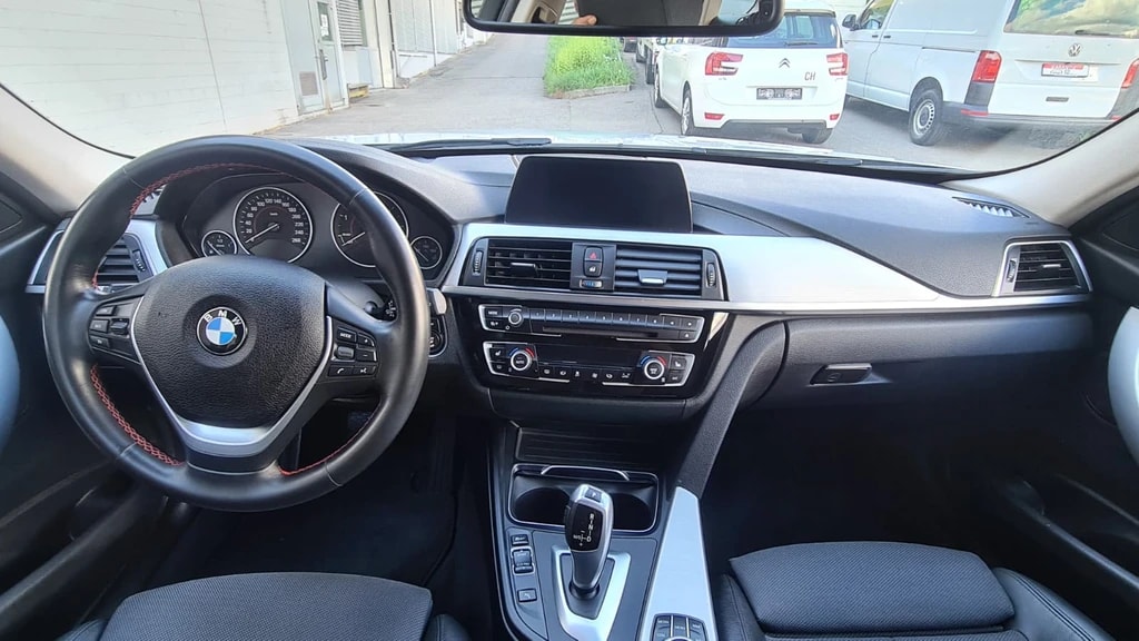 BMW 320d xDrive Touring Edition Sport Line Steptronic ** Gr.Navi ** Parkhilfe v+h ** Teilleder ** RF-Kamera ** Frisch ab MFK **-image-14