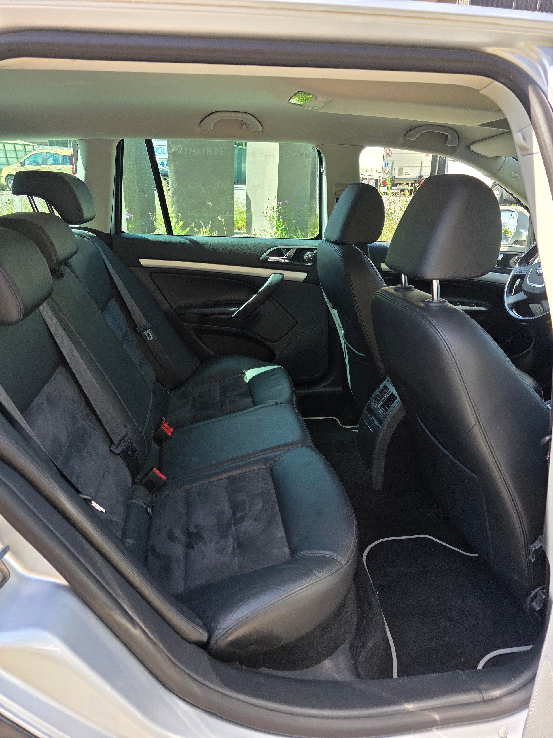 SKODA Octavia Combi 2.0 TDI Scout 4x4-image-11