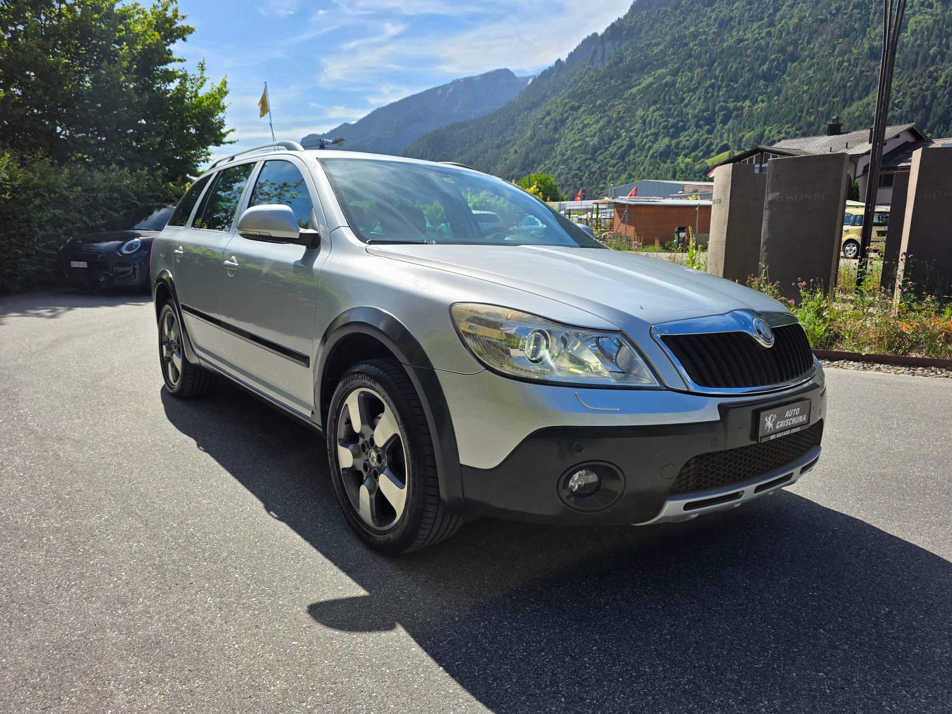 SKODA Octavia Combi 2.0 TDI Scout 4x4-image-6