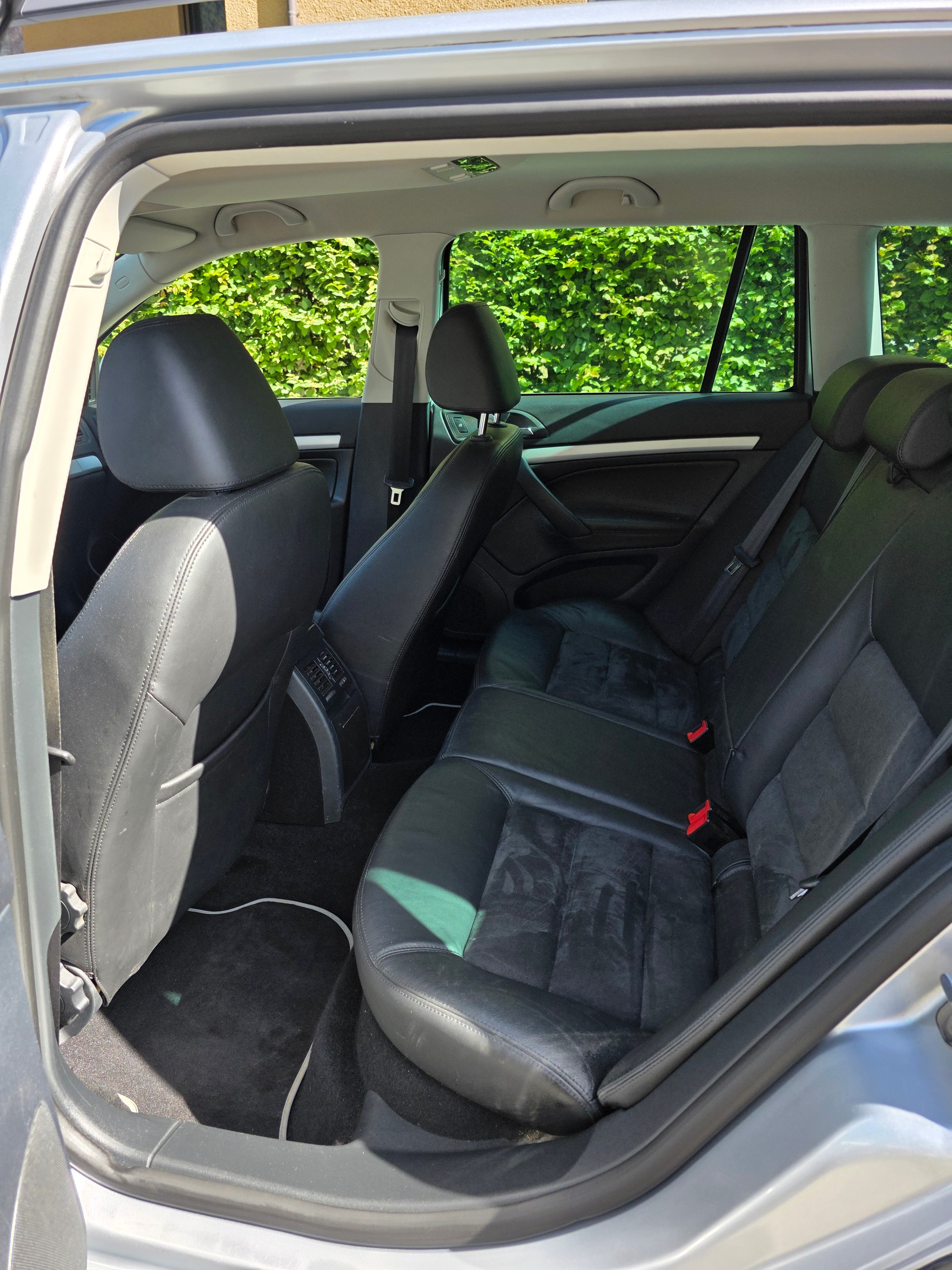 SKODA Octavia Combi 2.0 TDI Scout 4x4-image-9