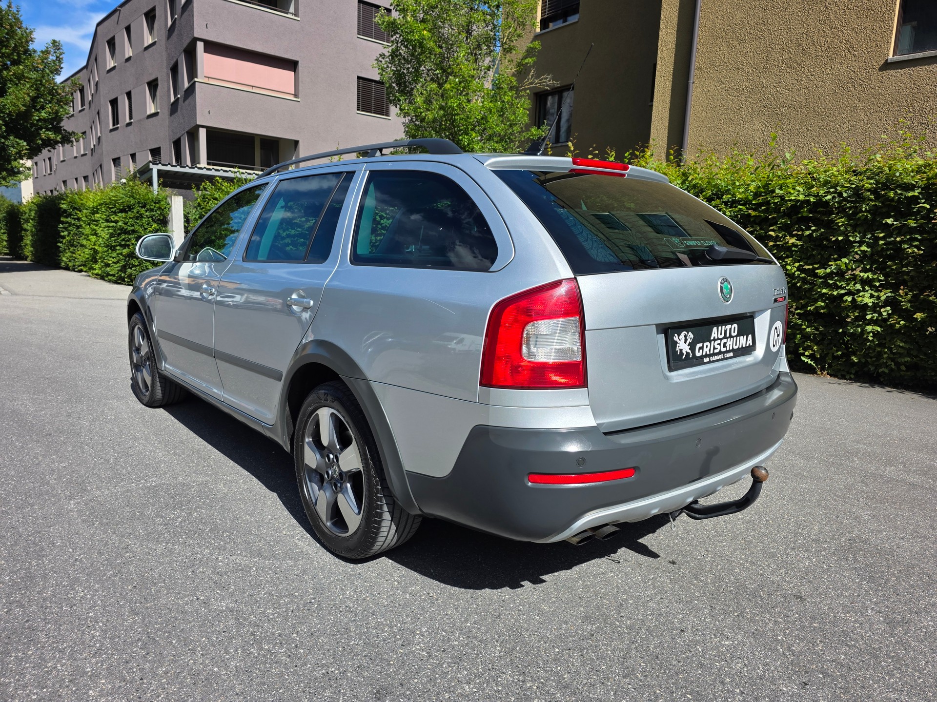 SKODA Octavia Combi 2.0 TDI Scout 4x4-image-2