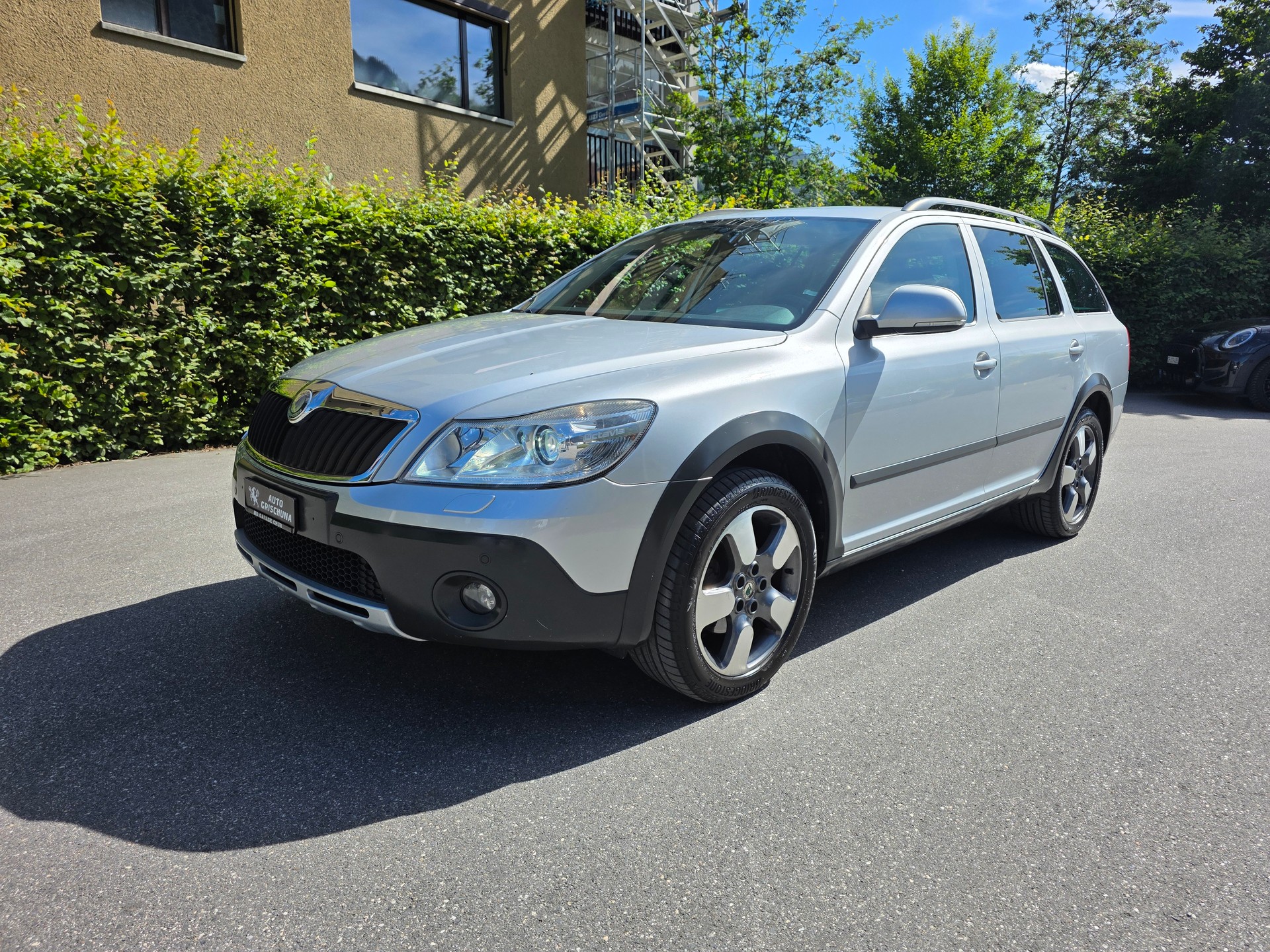SKODA Octavia Combi 2.0 TDI Scout 4x4-image-0