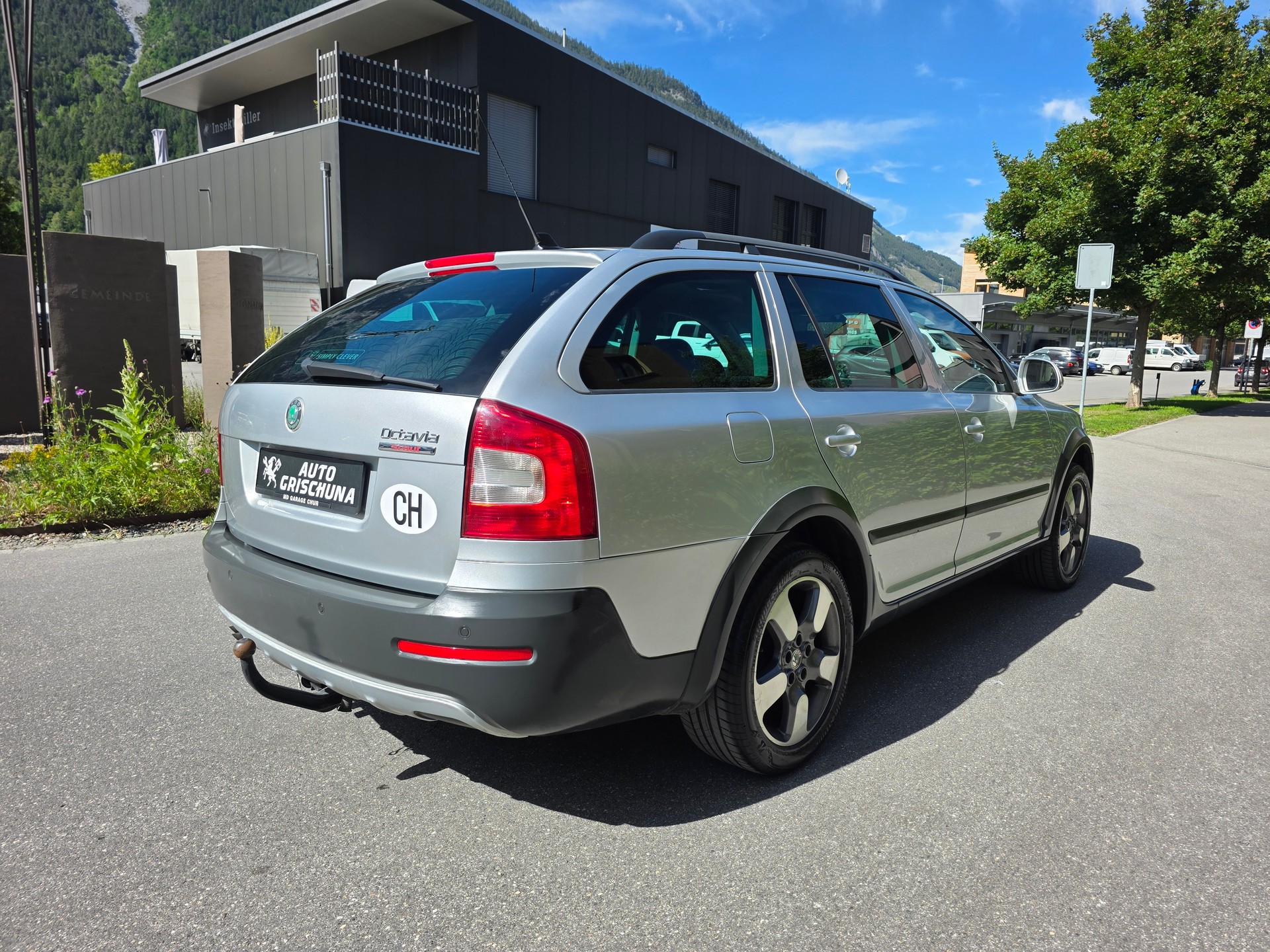 SKODA Octavia Combi 2.0 TDI Scout 4x4-image-4