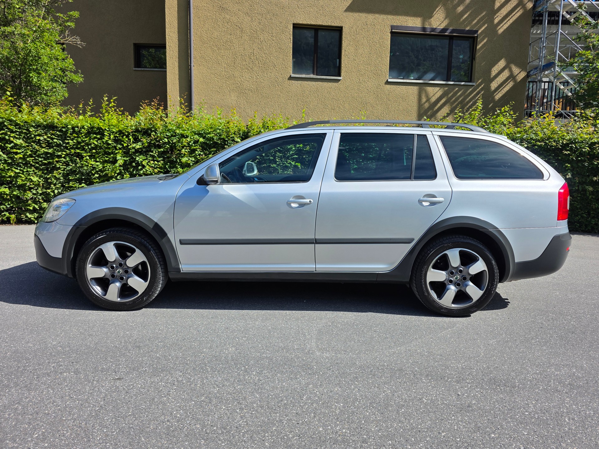 SKODA Octavia Combi 2.0 TDI Scout 4x4-image-1