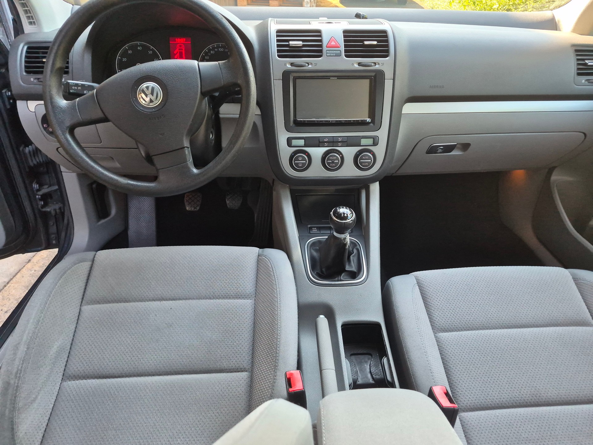 VW Golf 2.0 FSI Comfortline-image-7