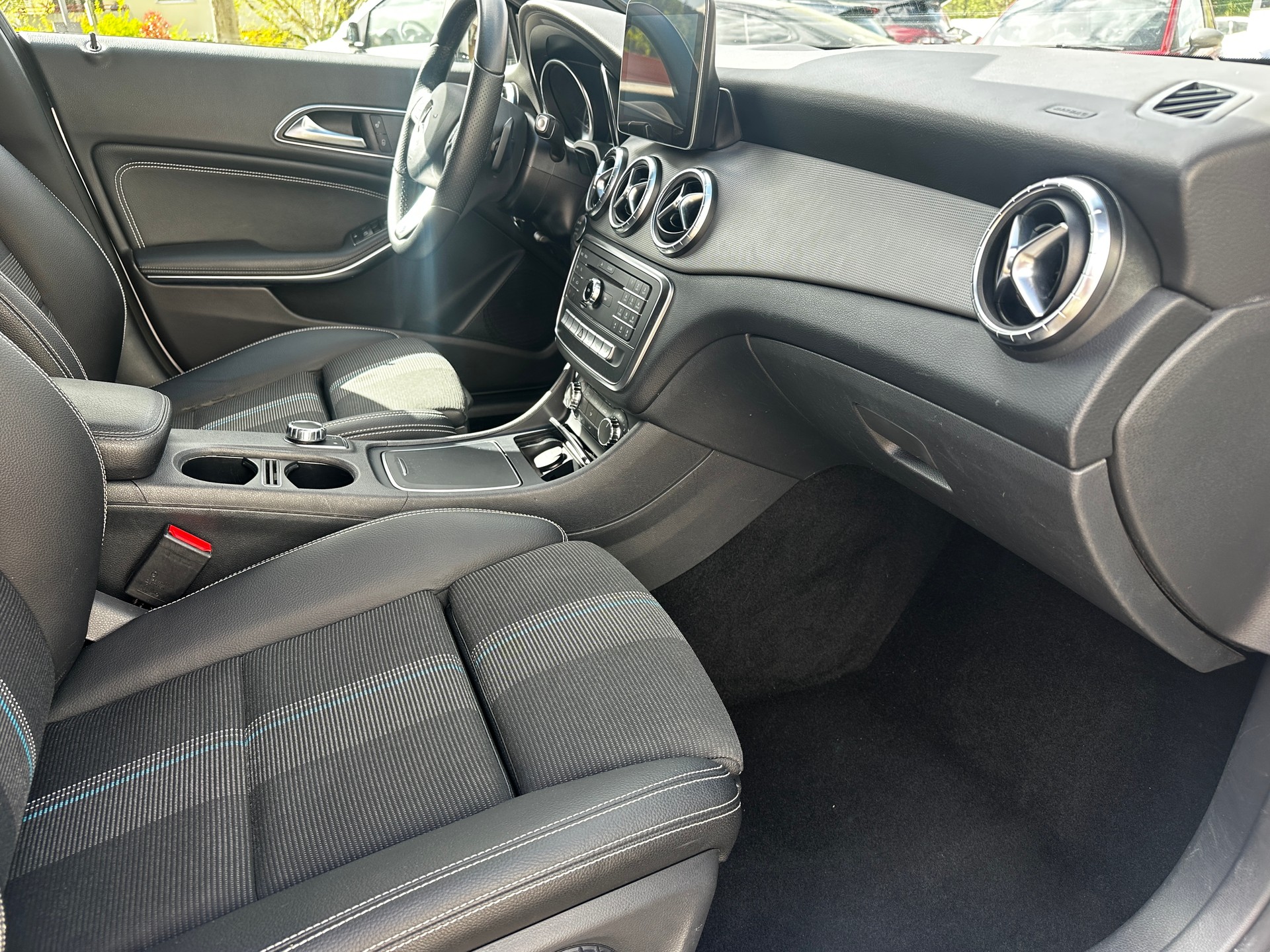 MERCEDES-BENZ CLA Shooting Brake 200 Night Star 7G-DCT-image-12