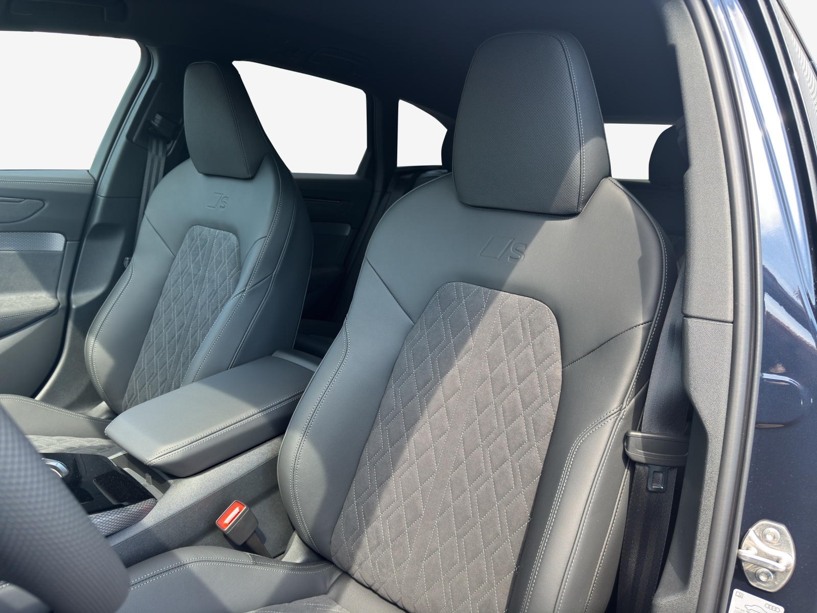 AUDI A6 Avant TFSI quattro 270 kW S tronic-image-8