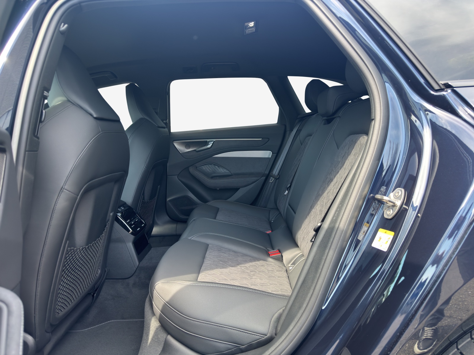 AUDI A6 Avant TFSI quattro 270 kW S tronic-image-11