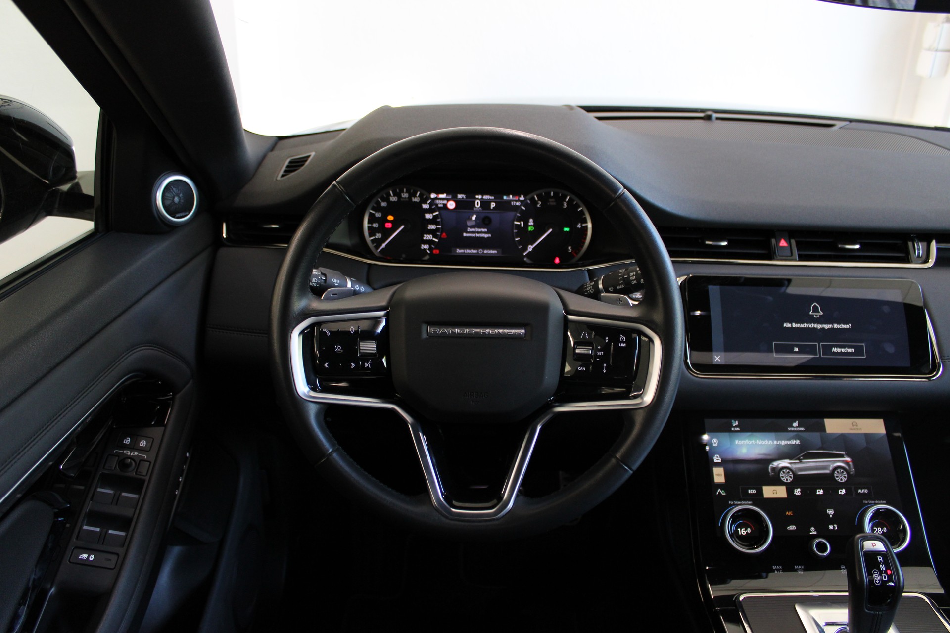 LAND ROVER R-Dynamic P 200 MHEV SE AT9-image-12