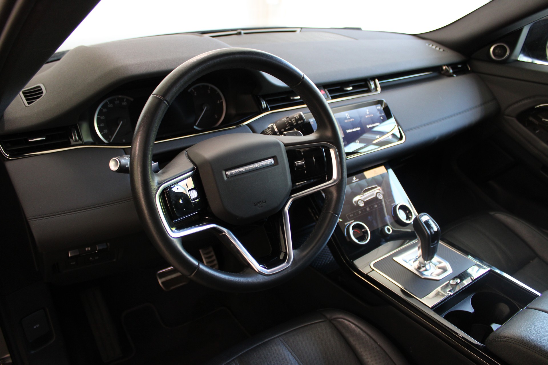 LAND ROVER R-Dynamic P 200 MHEV SE AT9-image-7