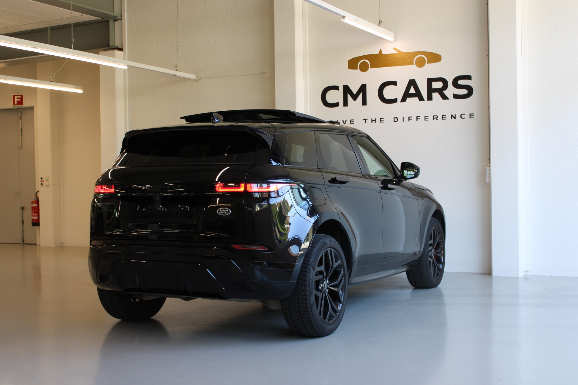 LAND ROVER R-Dynamic P 200 MHEV SE AT9-image-6