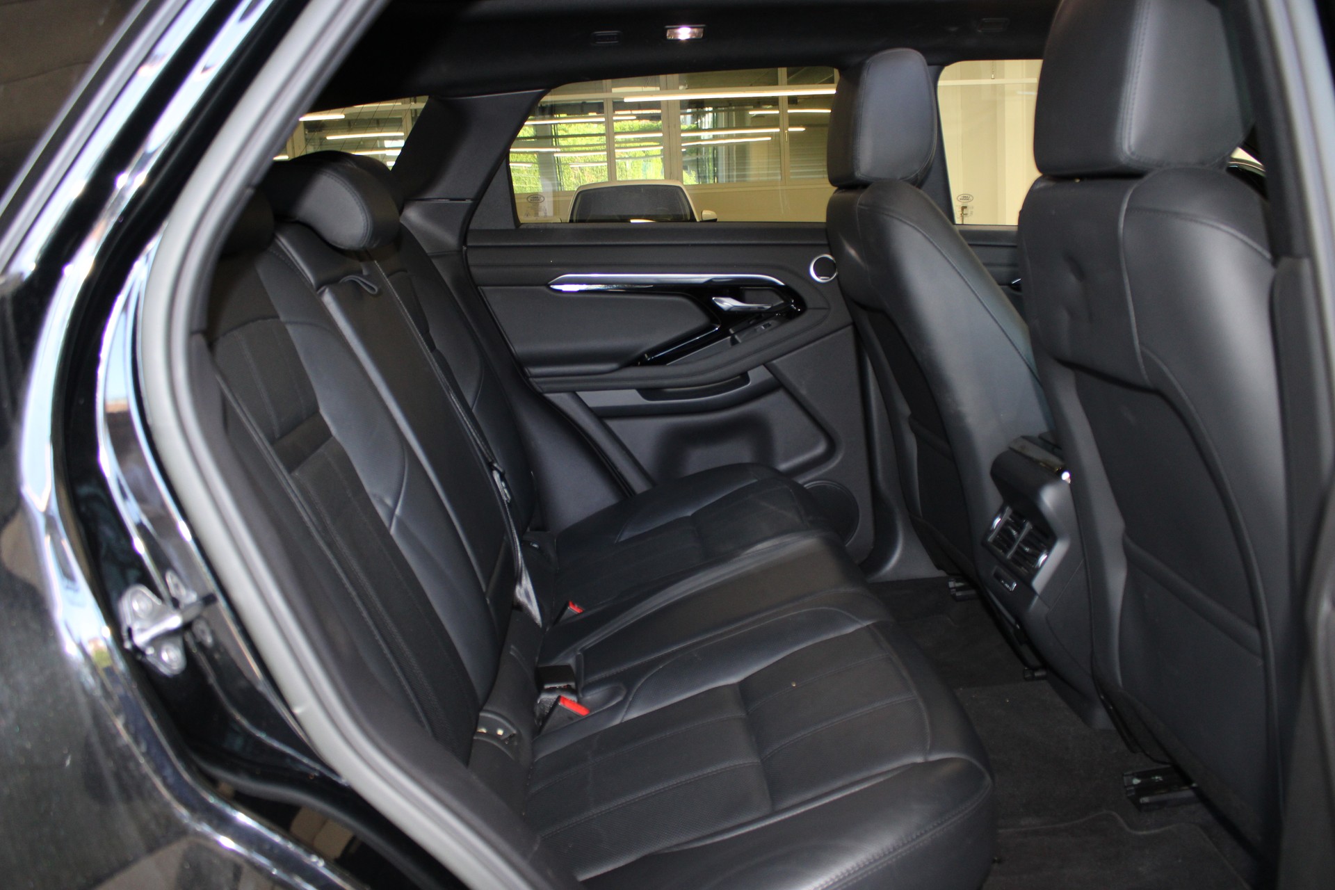 LAND ROVER R-Dynamic P 200 MHEV SE AT9-image-13