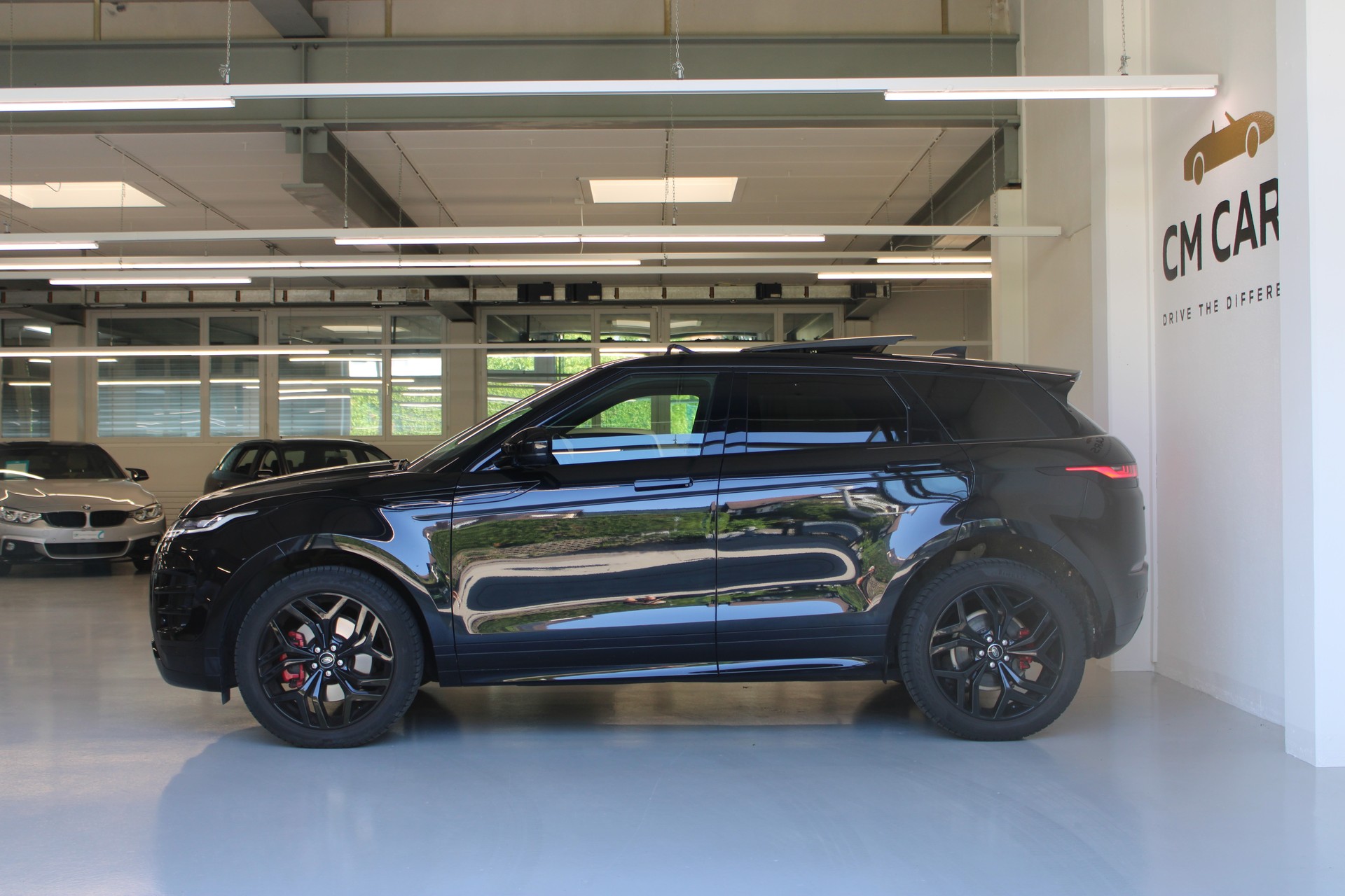 LAND ROVER R-Dynamic P 200 MHEV SE AT9-image-3