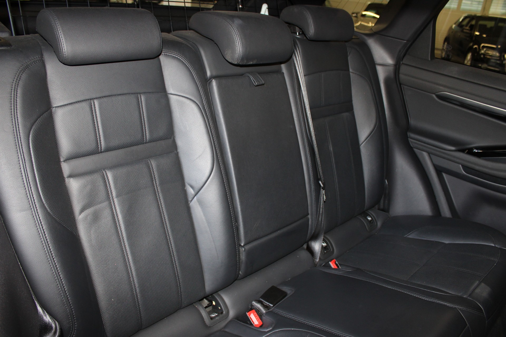 LAND ROVER R-Dynamic P 200 MHEV SE AT9-image-14