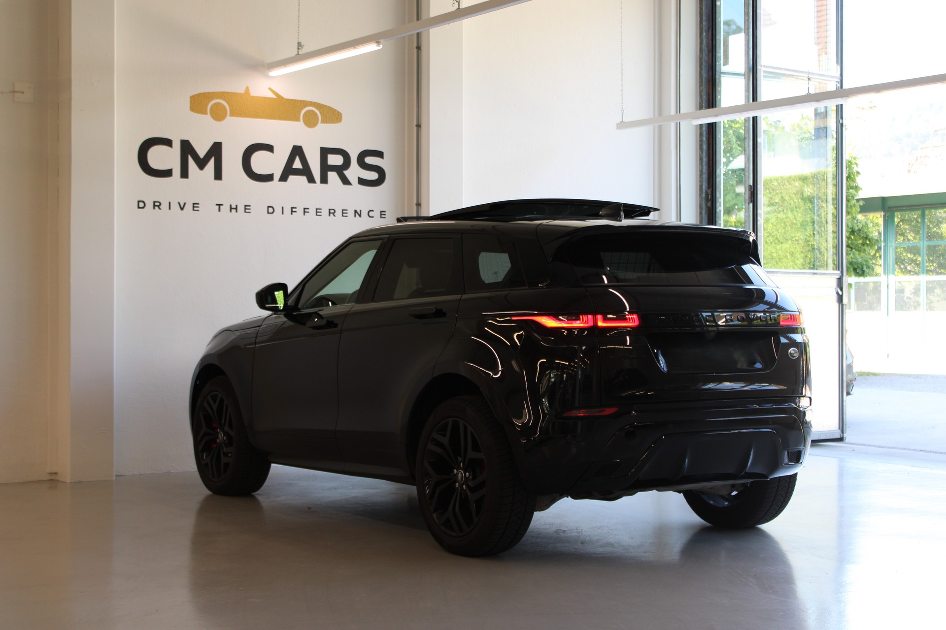 LAND ROVER R-Dynamic P 200 MHEV SE AT9-image-5
