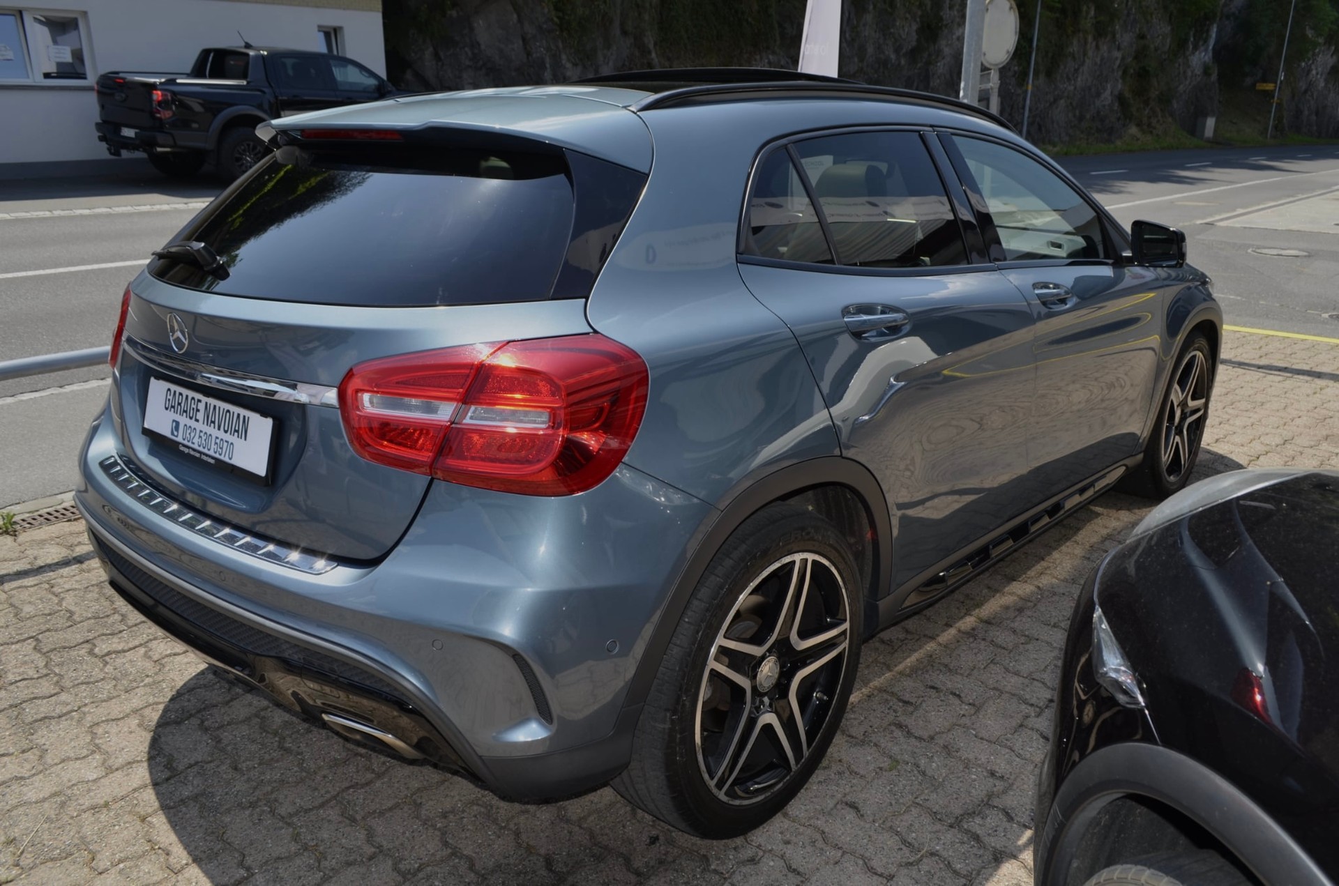 MERCEDES-BENZ GLA 250 AMG Line 7G-DCT-image-2