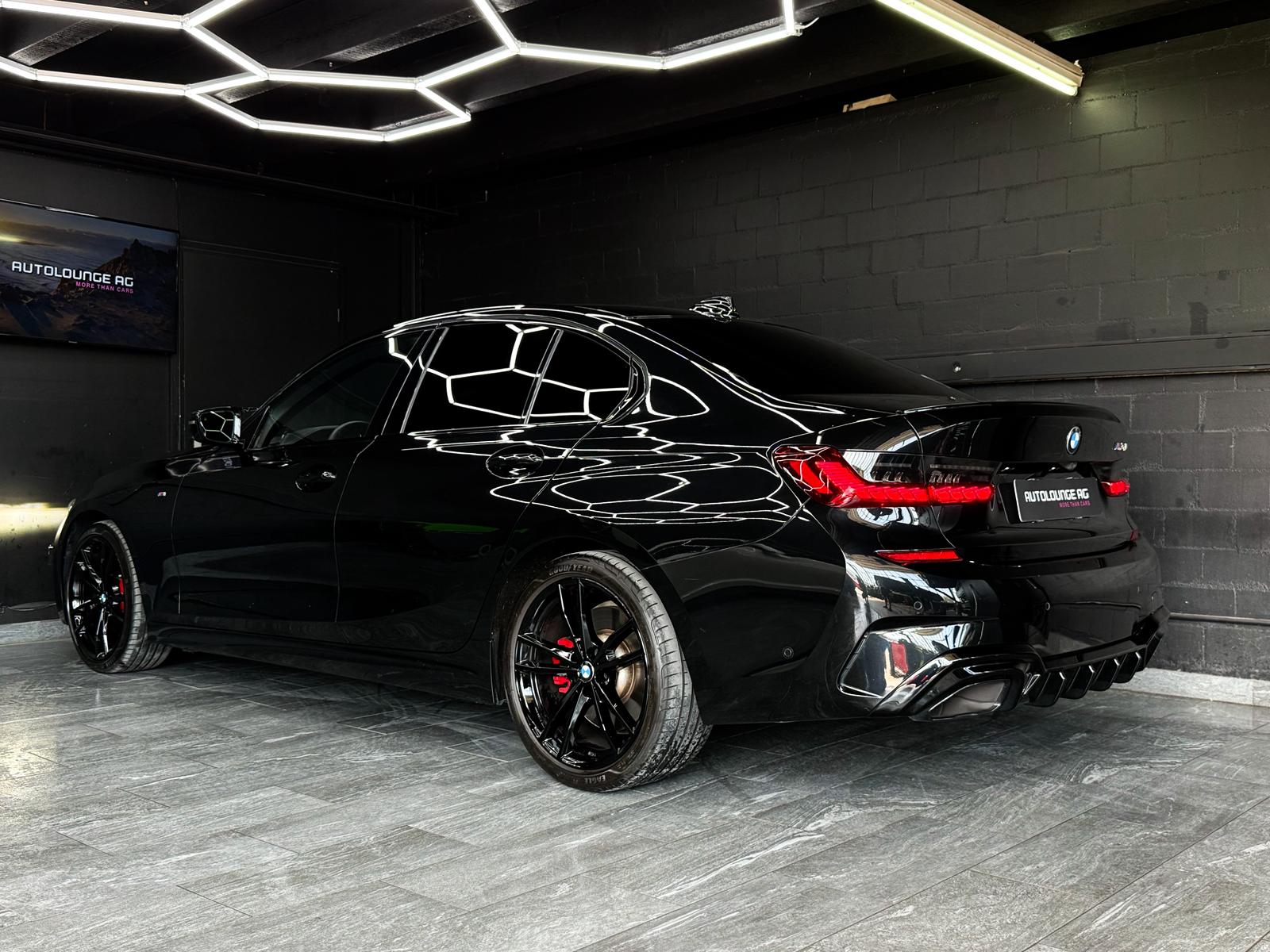 BMW M340i xDrive 48V Steptronic Black Edition-image-4