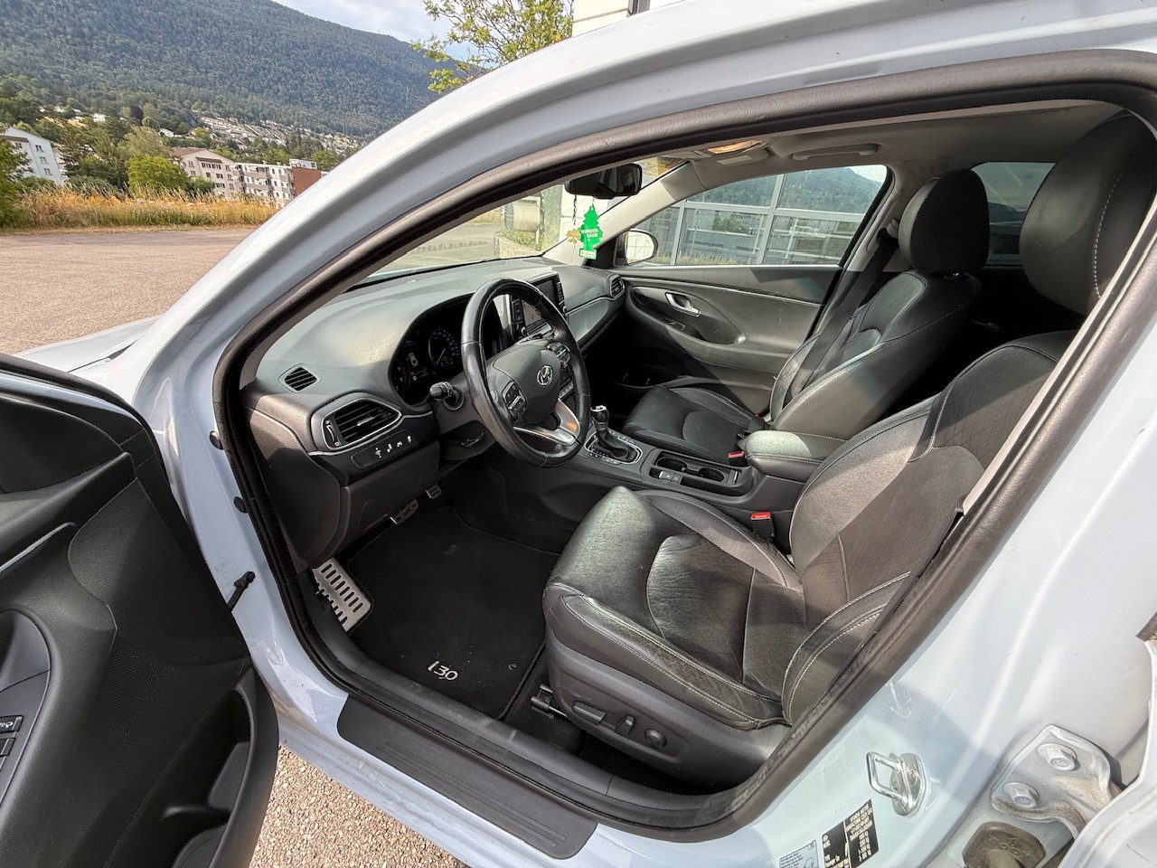 HYUNDAI i30 Fastback 1.4 T-GDi Amplia DCT-image-10