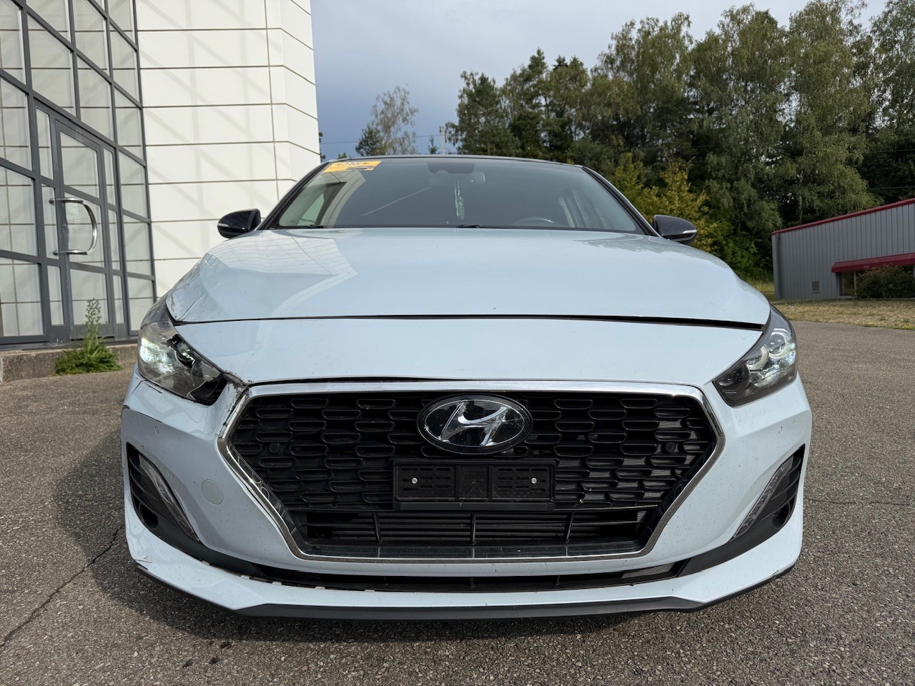 HYUNDAI i30 Fastback 1.4 T-GDi Amplia DCT-image-0