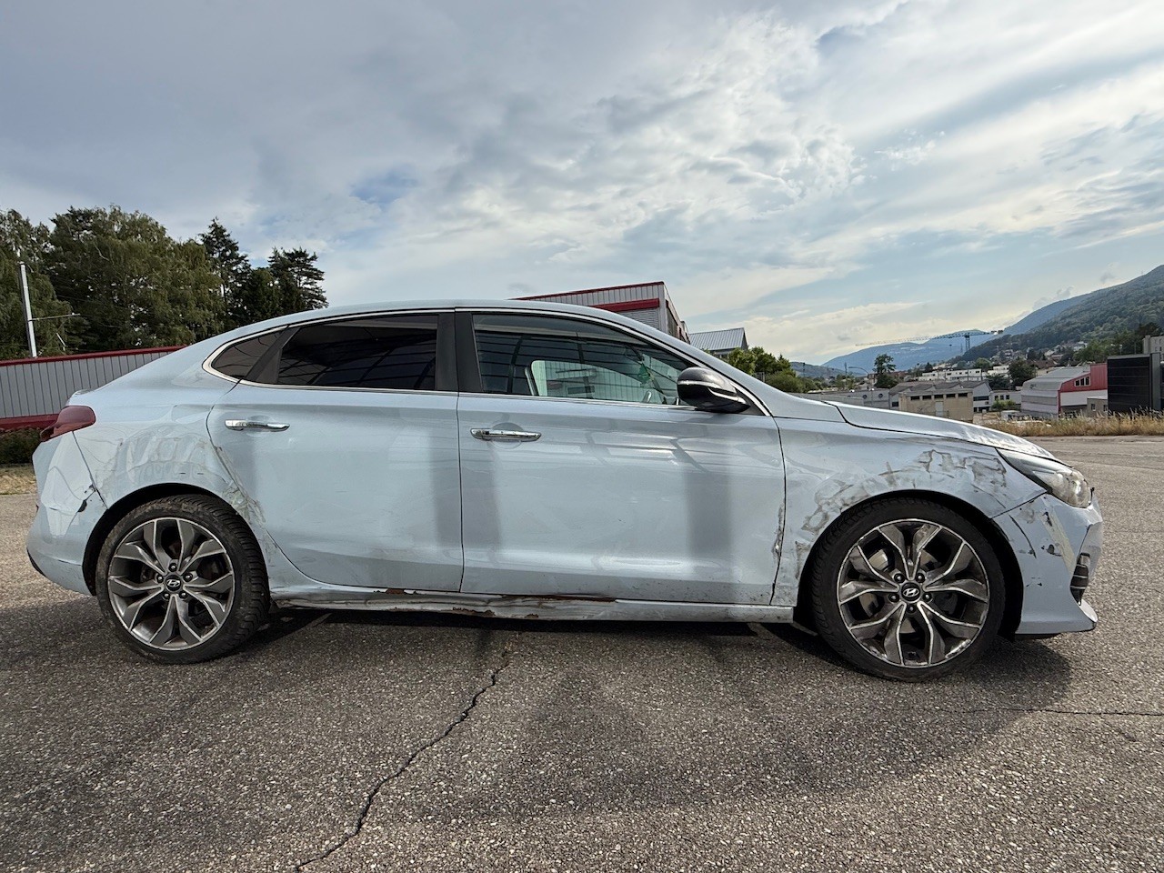 HYUNDAI i30 Fastback 1.4 T-GDi Amplia DCT-image-7