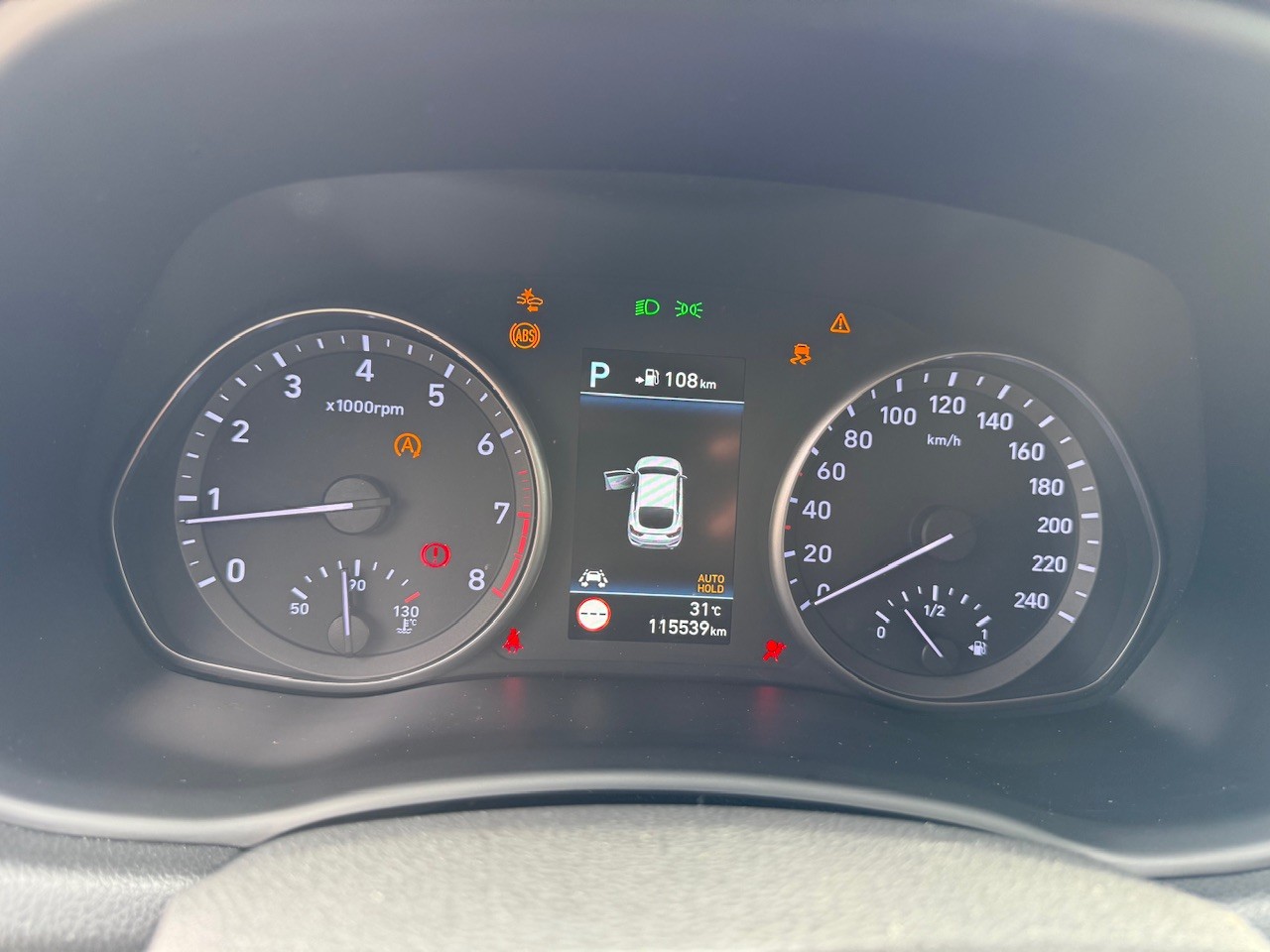 HYUNDAI i30 Fastback 1.4 T-GDi Amplia DCT-image-13